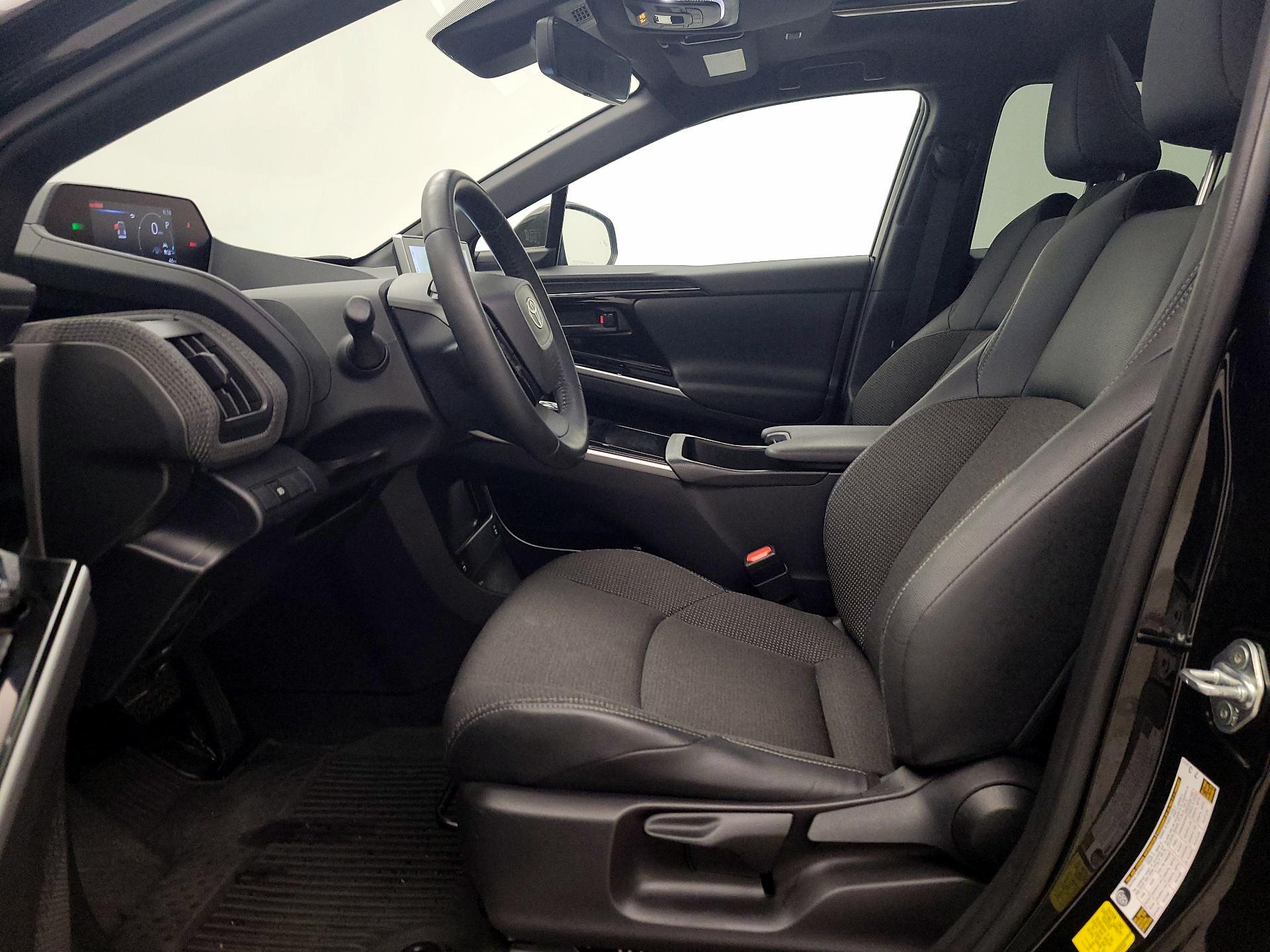 Thumbnail: 2023 Toyota bZ4X - 11