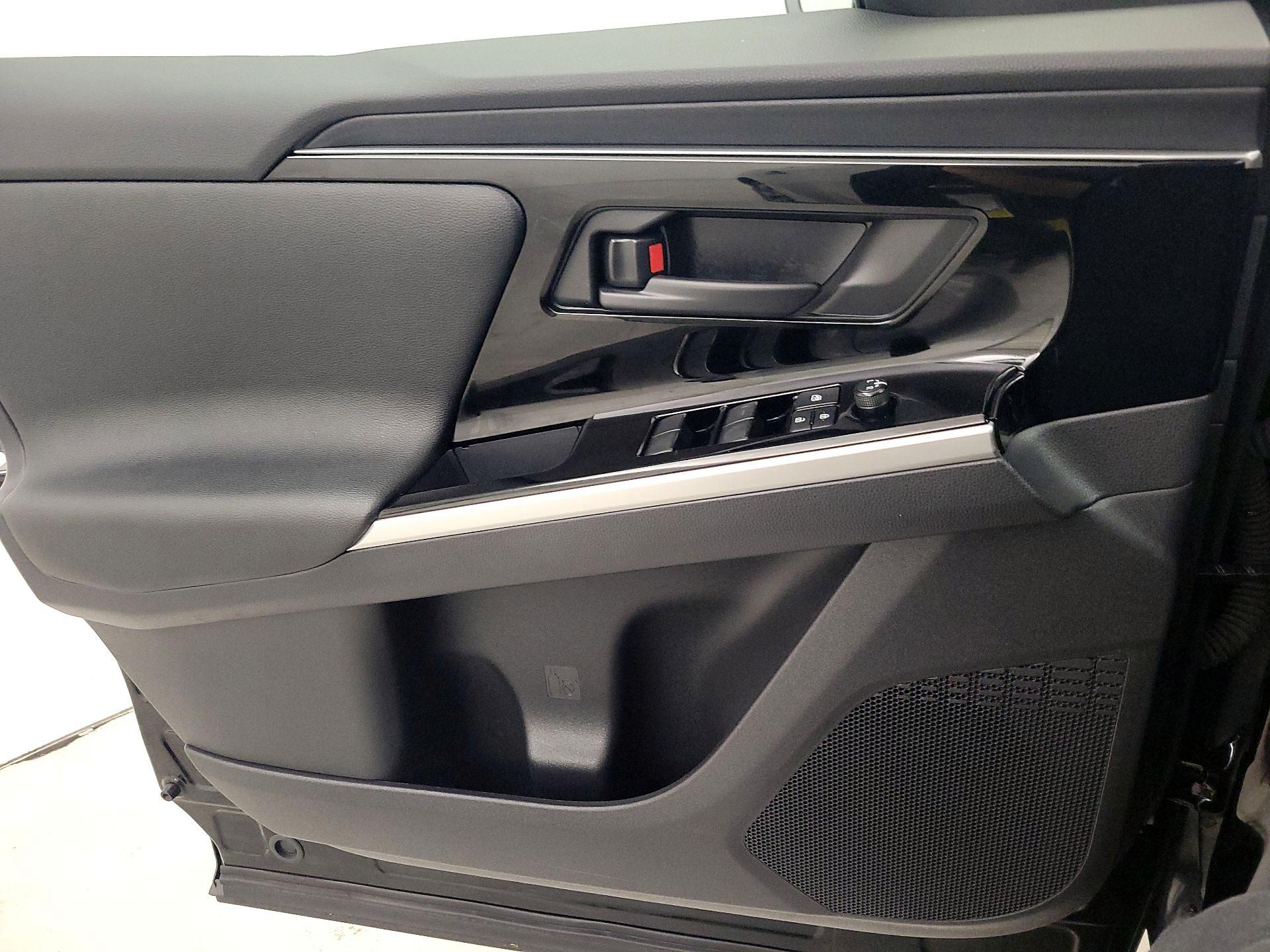 Thumbnail: 2023 Toyota bZ4X - 12