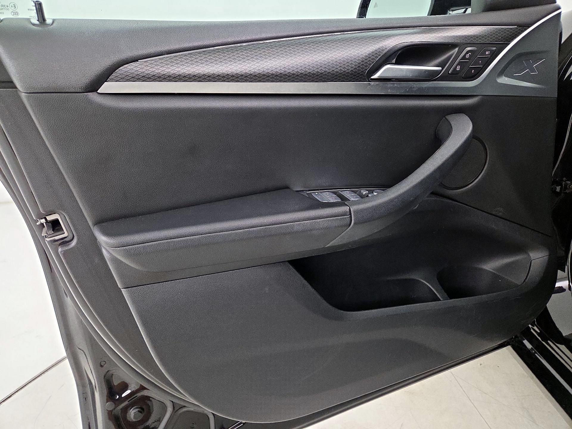 Thumbnail: 2023 BMW X4 - 12