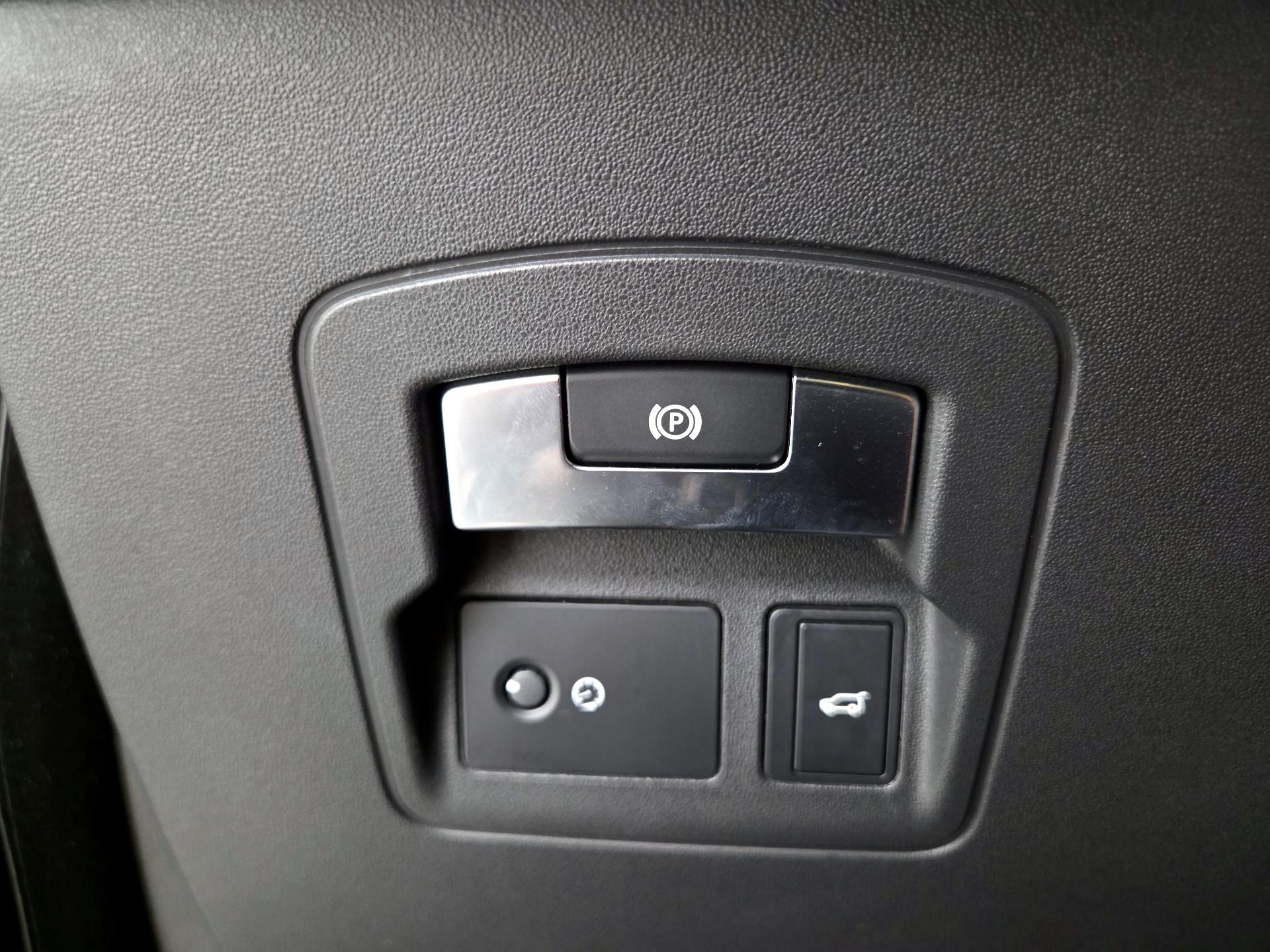 Thumbnail: 2020 Land Rover Range Rover Velar - 13