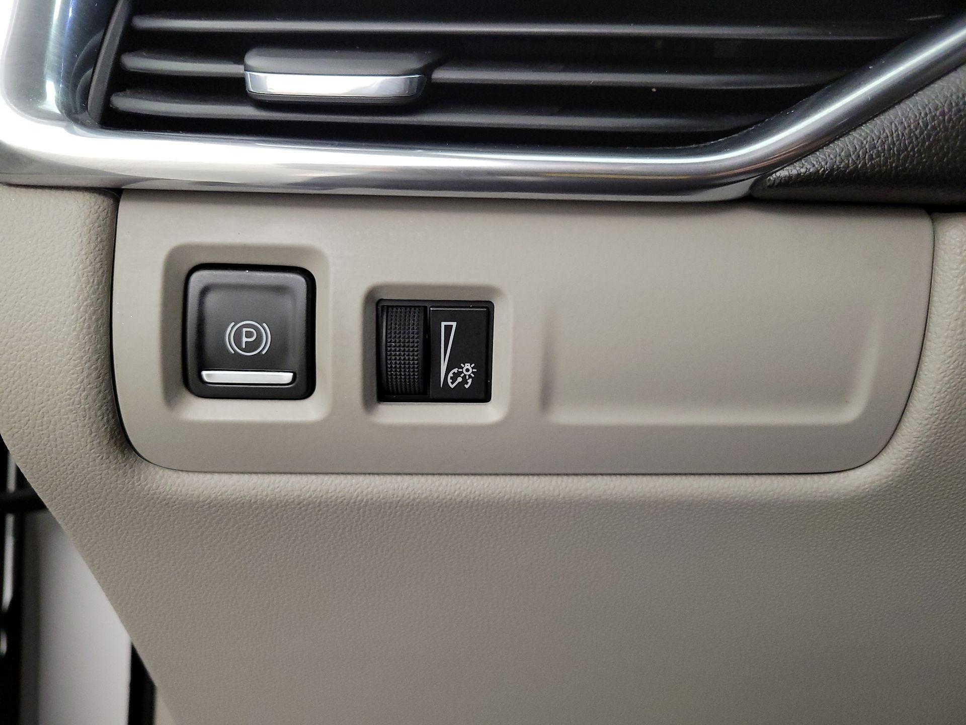 Thumbnail: 2020 Cadillac XT4 - 13