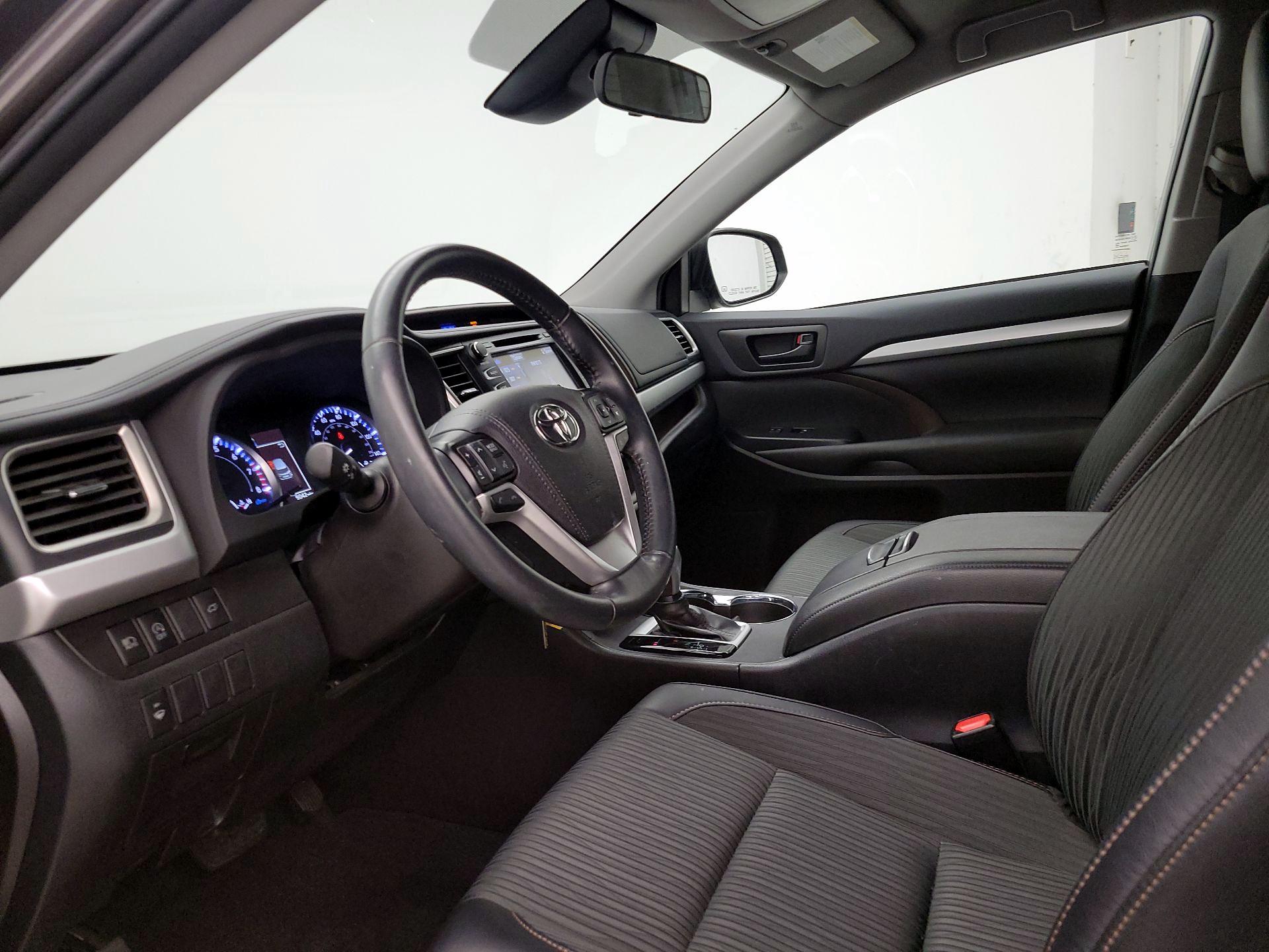 Thumbnail: 2019 Toyota Highlander - 11