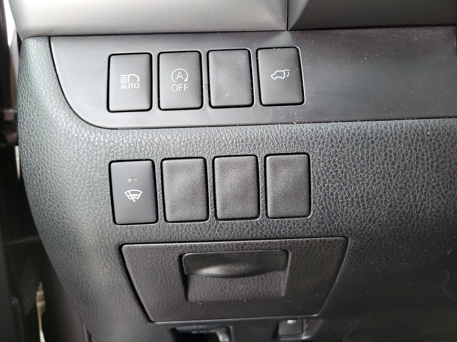 Thumbnail: 2019 Toyota Highlander - 13