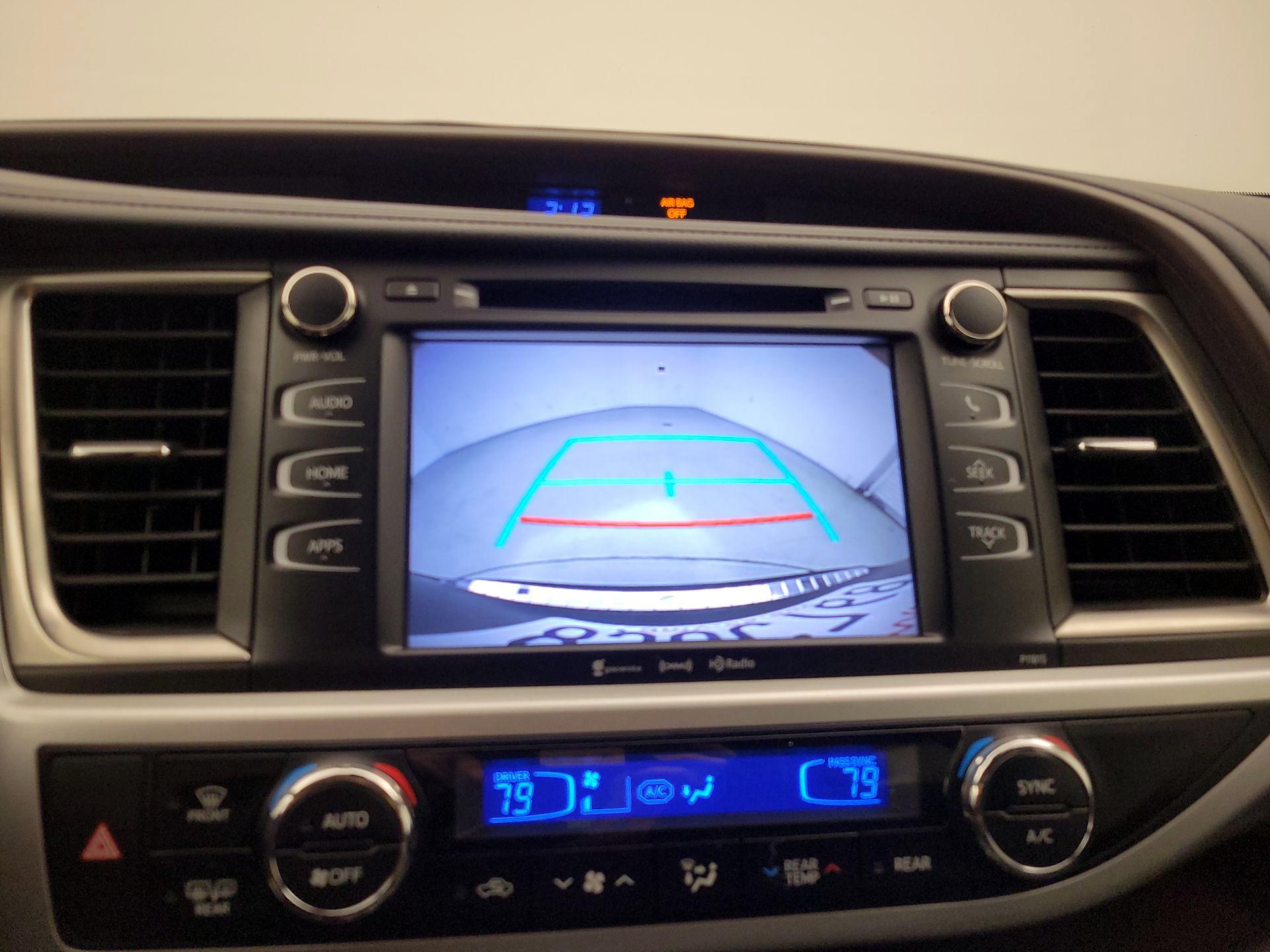 Thumbnail: 2019 Toyota Highlander - 14