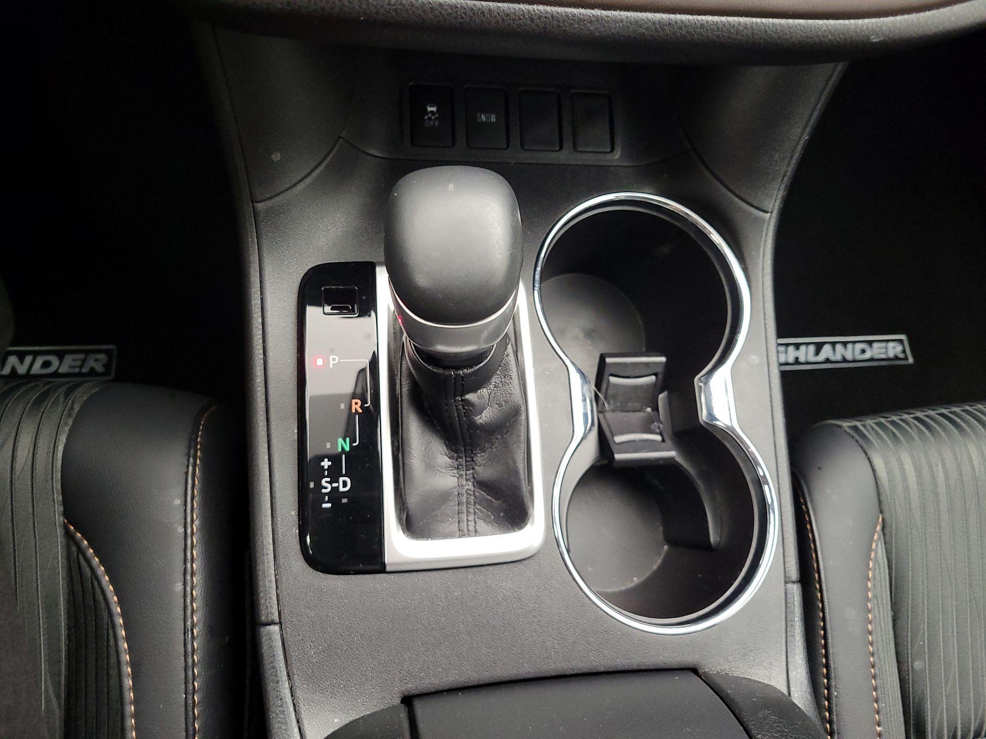 Thumbnail: 2019 Toyota Highlander - 17