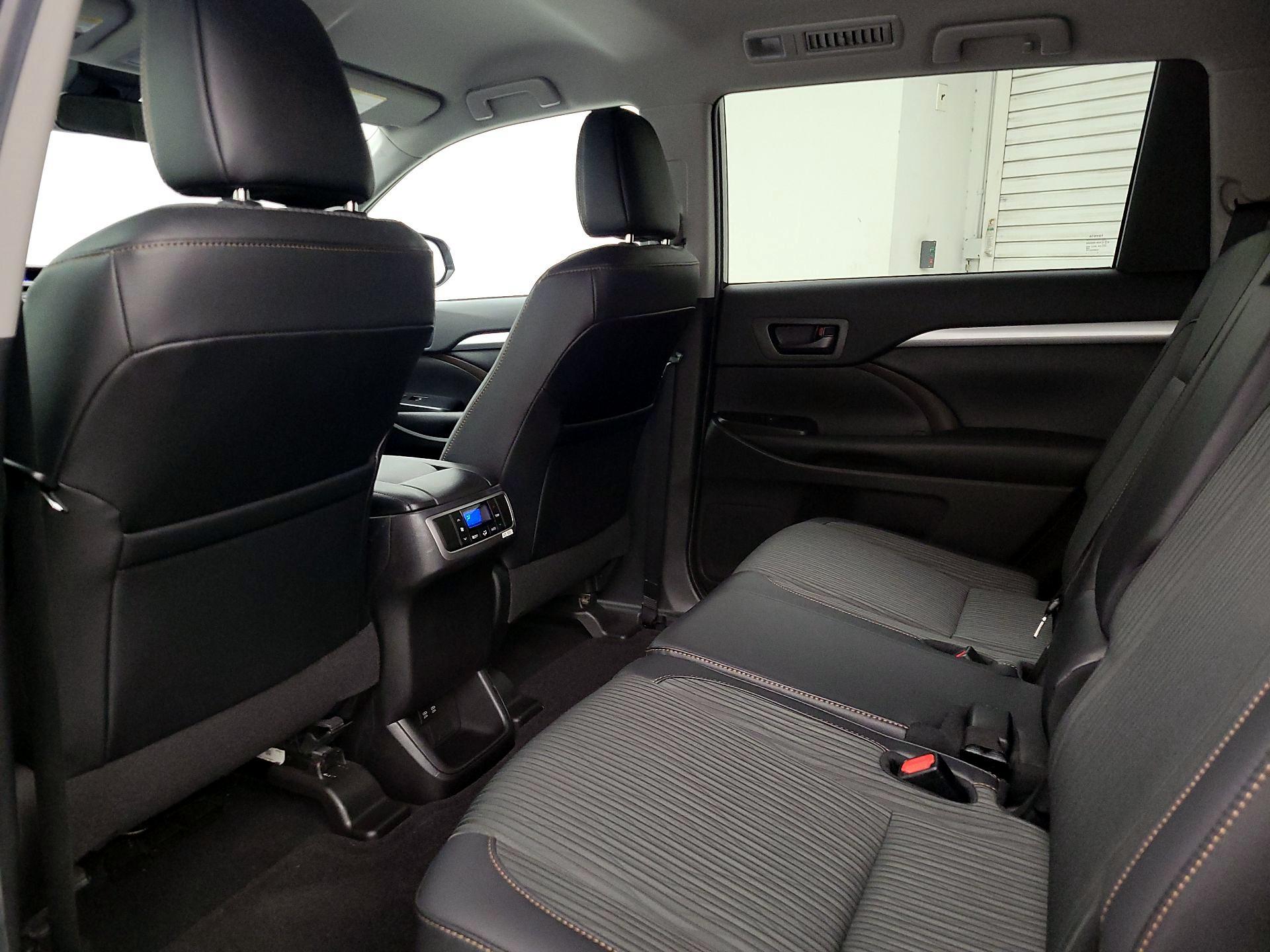 Thumbnail: 2019 Toyota Highlander - 19