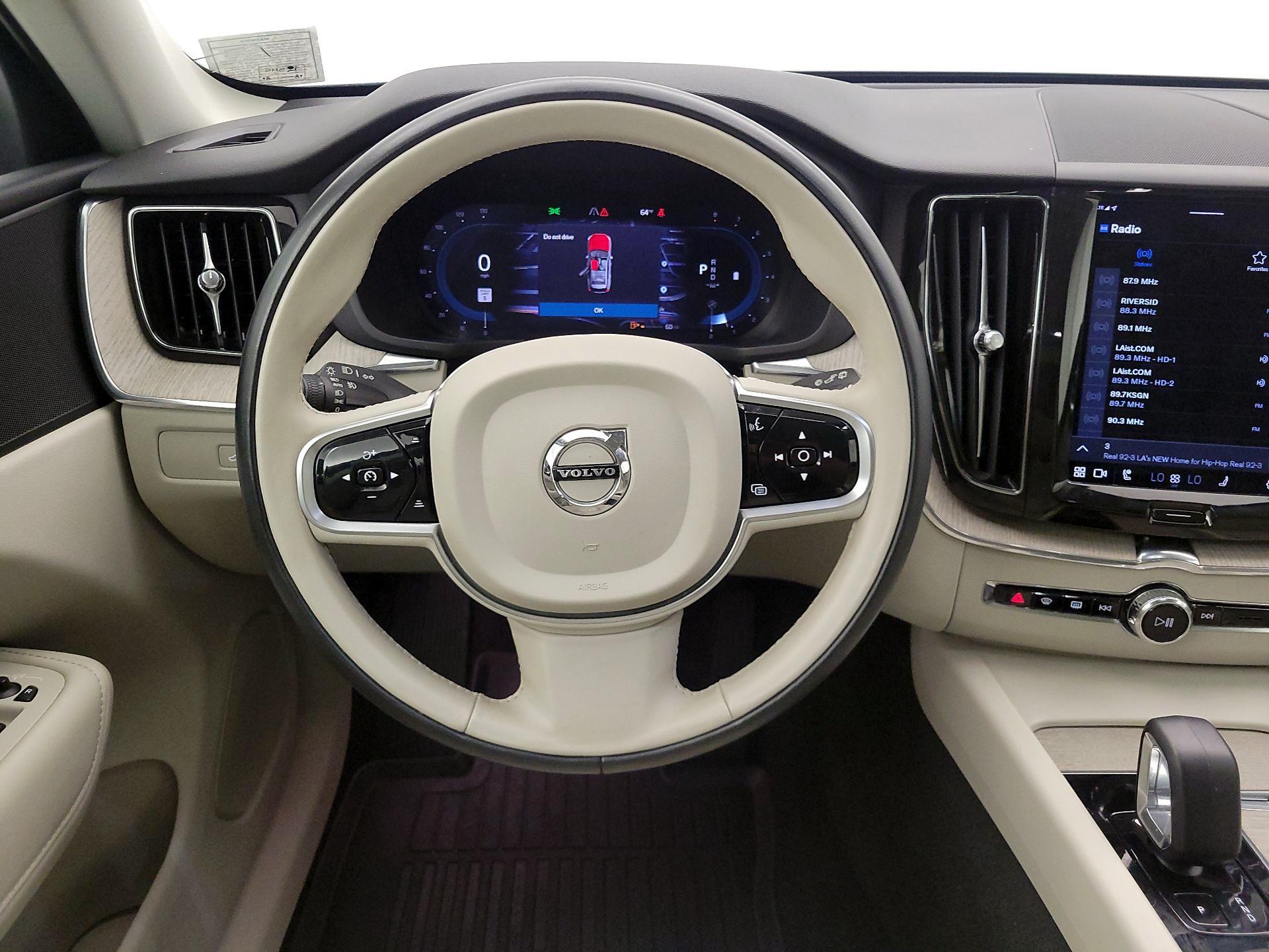 Thumbnail: 2023 Volvo XC60 - 10