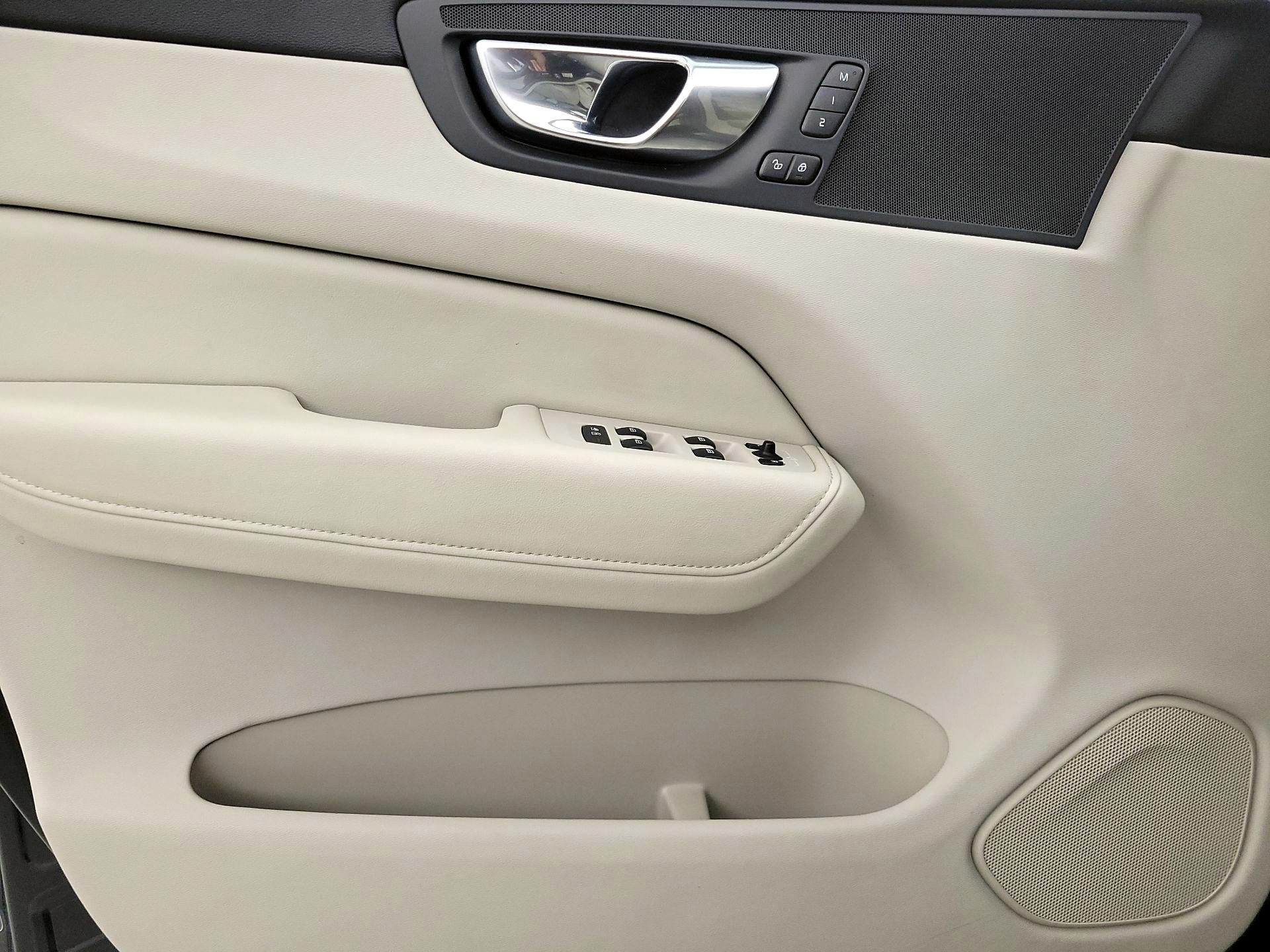 Thumbnail: 2023 Volvo XC60 - 12