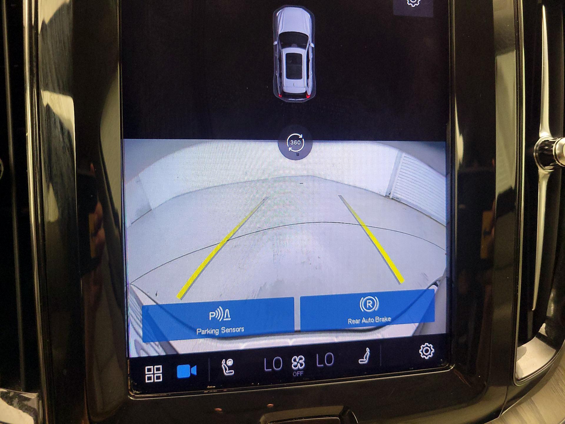 Thumbnail: 2023 Volvo XC60 - 14