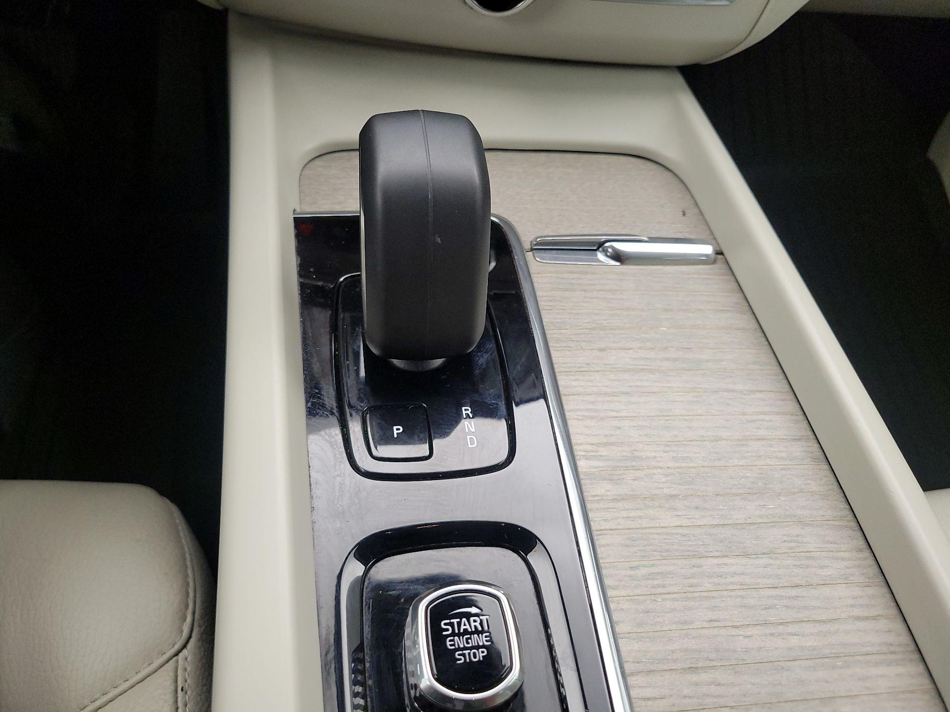 Thumbnail: 2023 Volvo XC60 - 17