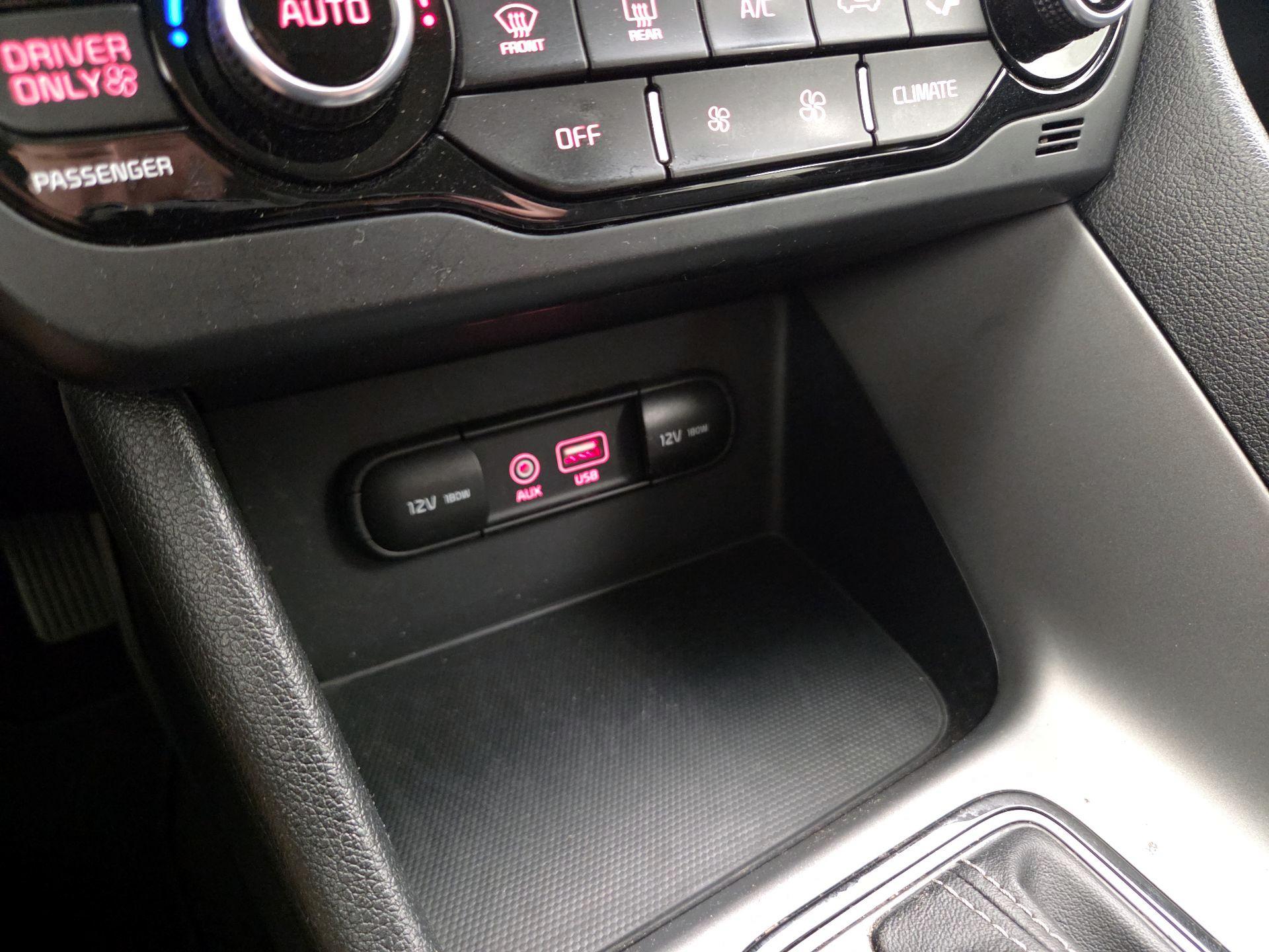 Thumbnail: 2019 Kia Niro - 18