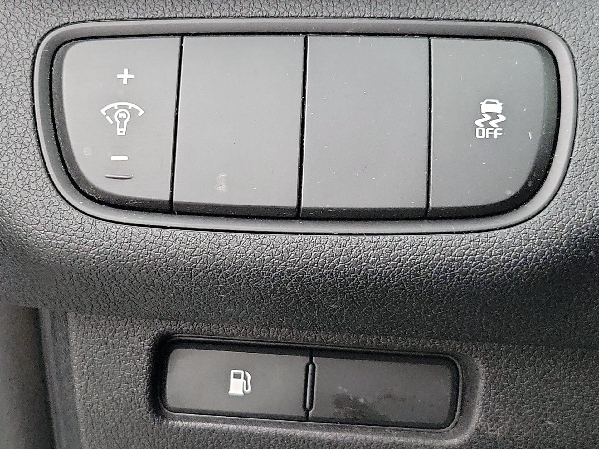 Thumbnail: 2018 Kia Sorento - 13