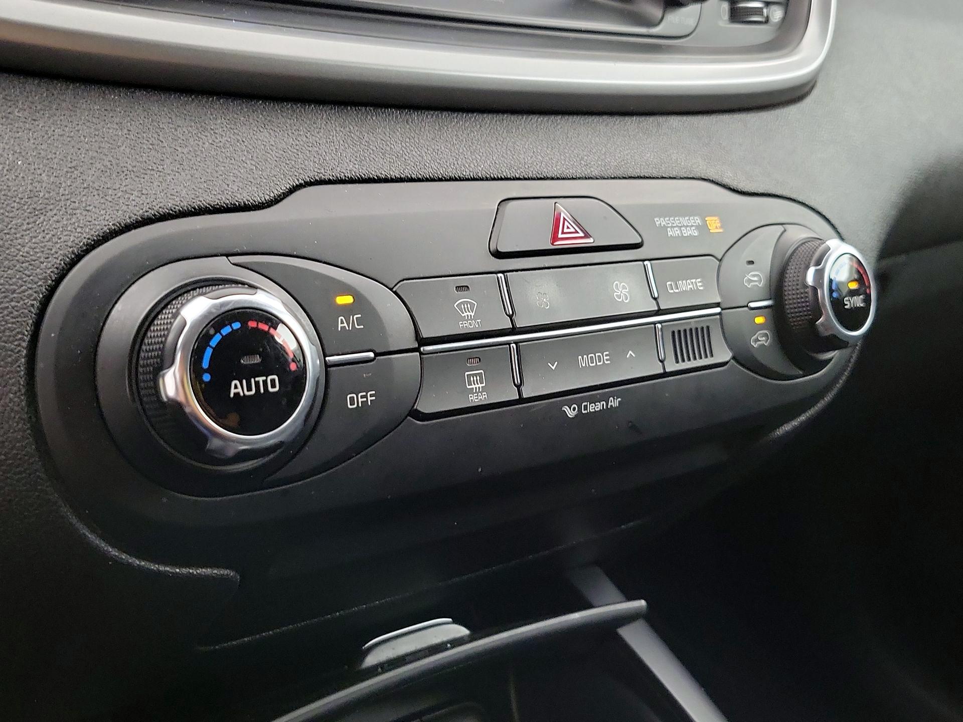 Thumbnail: 2018 Kia Sorento - 16