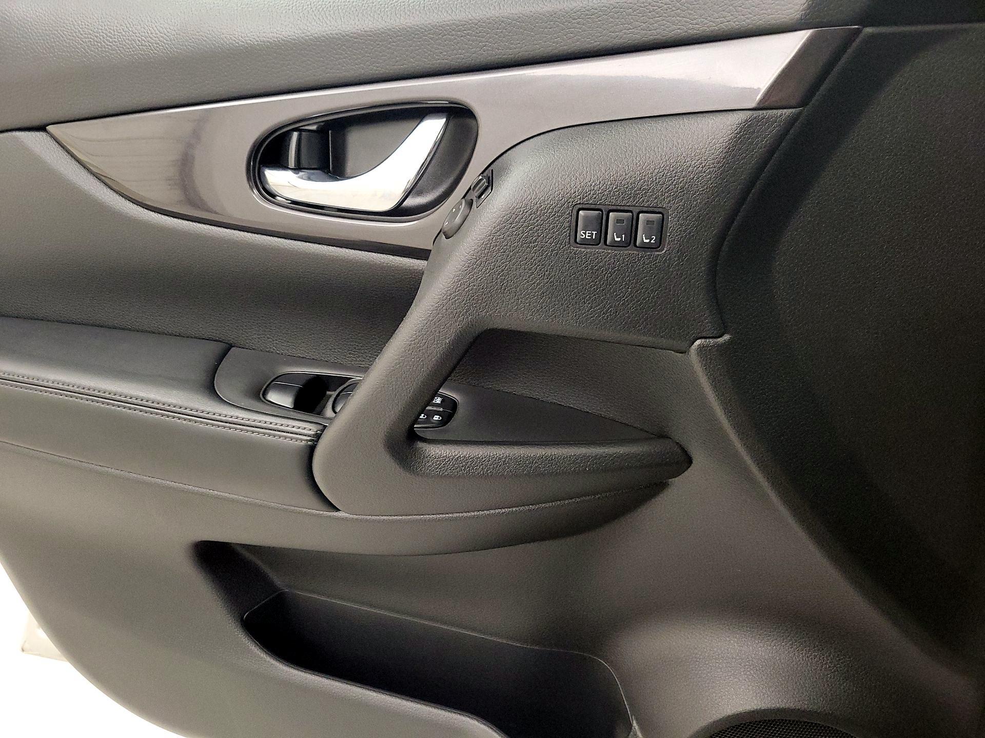 Thumbnail: 2019 Nissan Rogue - 12