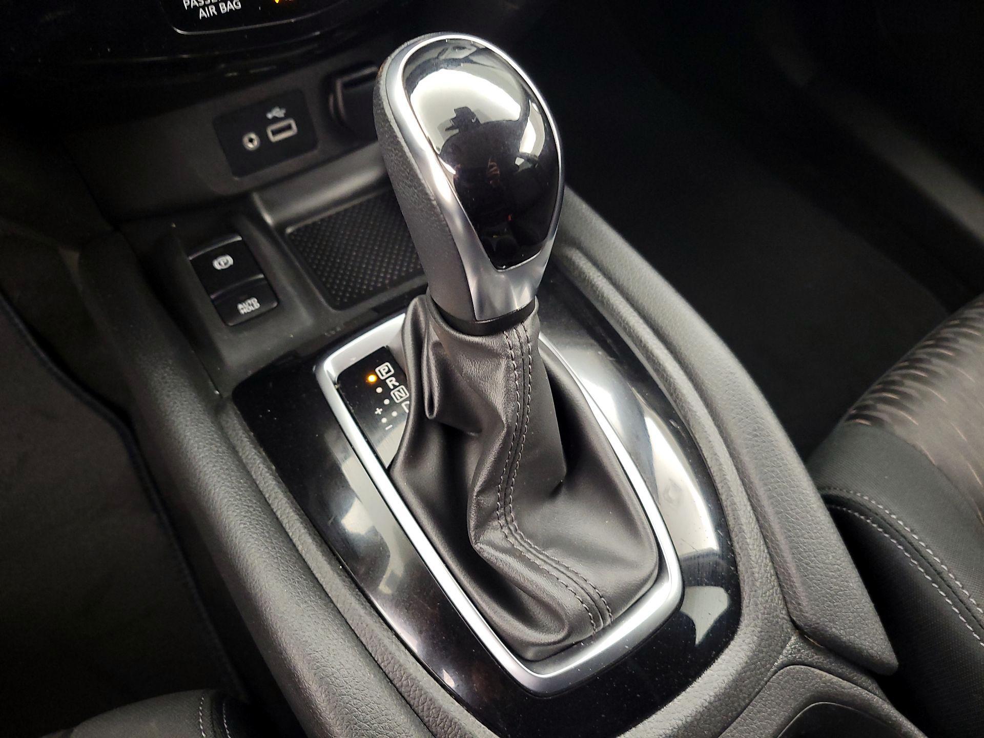 Thumbnail: 2019 Nissan Rogue - 18