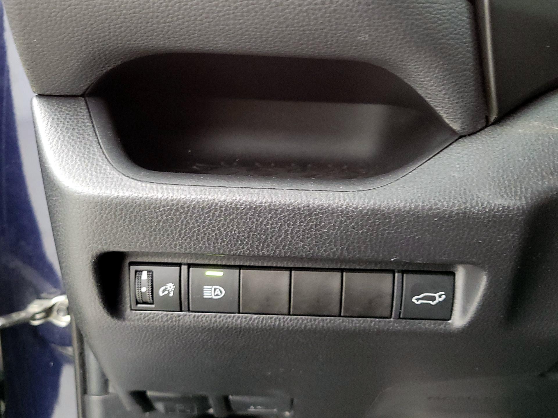 Thumbnail: 2019 Toyota RAV4 - 13