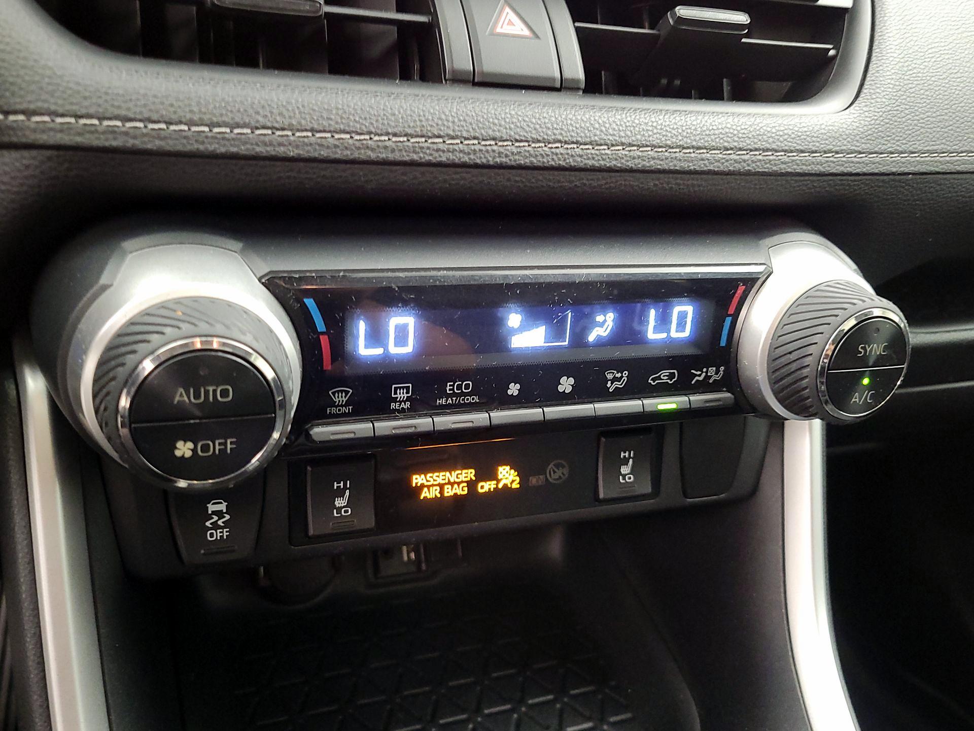 Thumbnail: 2019 Toyota RAV4 - 16