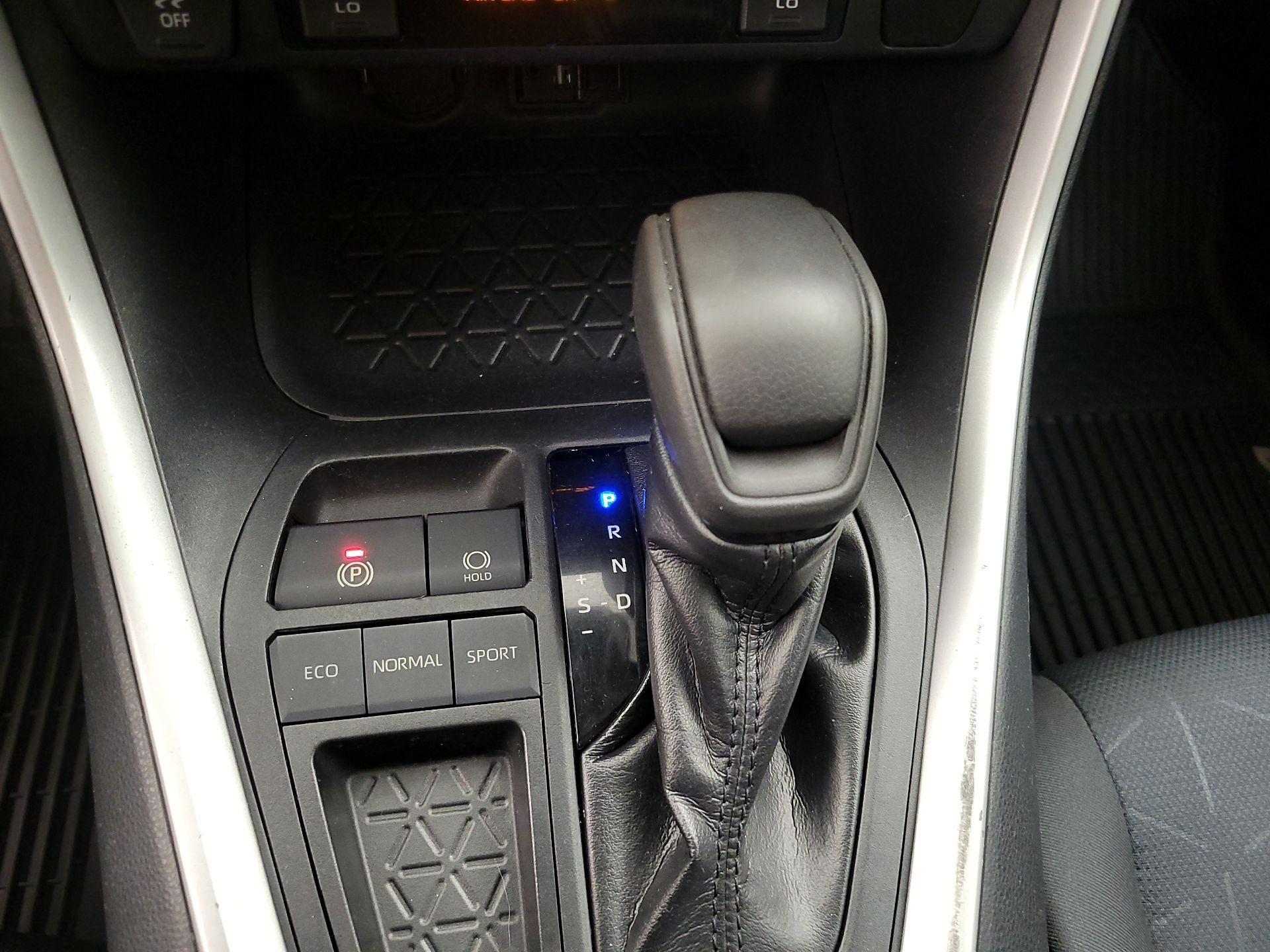 Thumbnail: 2019 Toyota RAV4 - 17