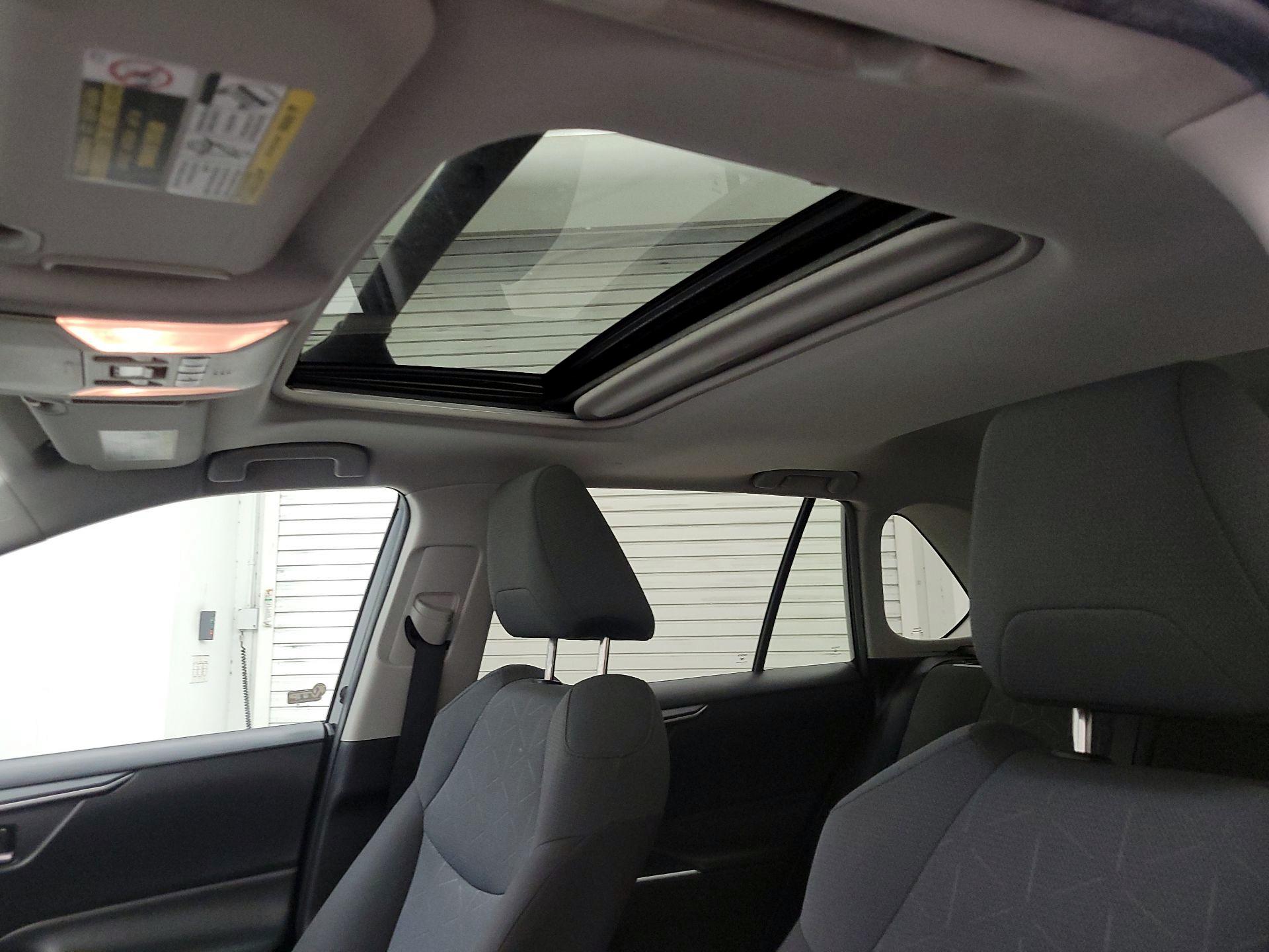 Thumbnail: 2019 Toyota RAV4 - 19