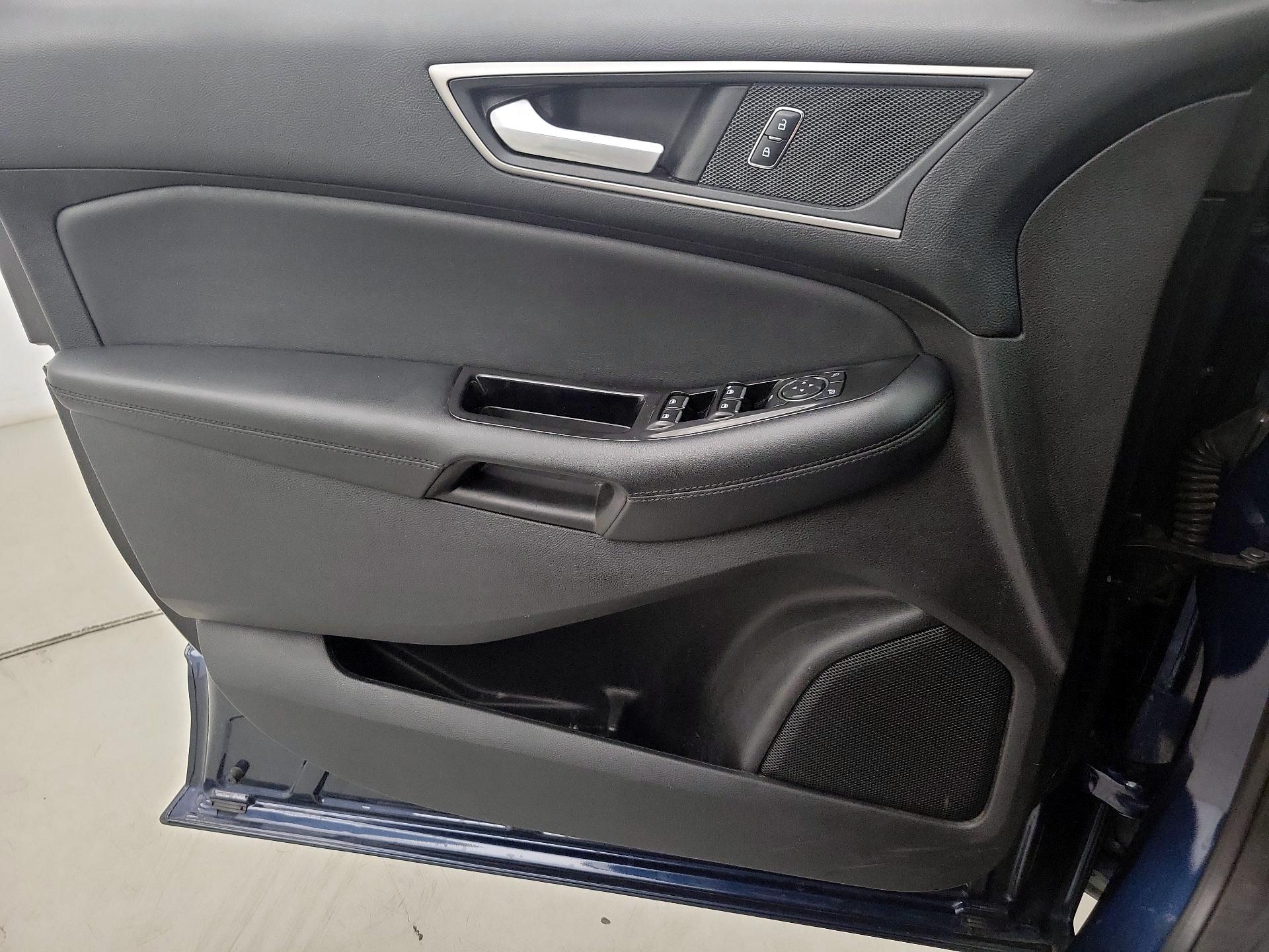 Thumbnail: 2017 Ford Edge - 12