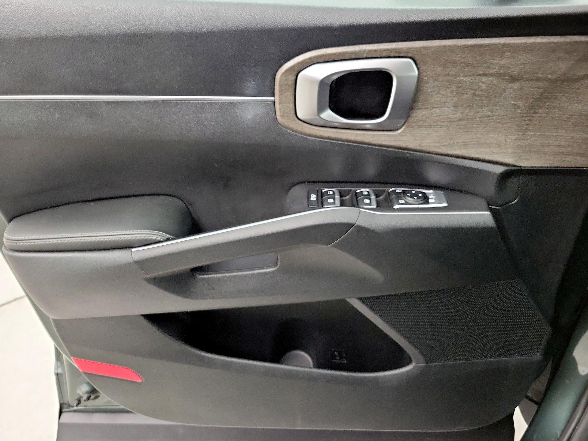 Thumbnail: 2022 Kia Sorento - 12