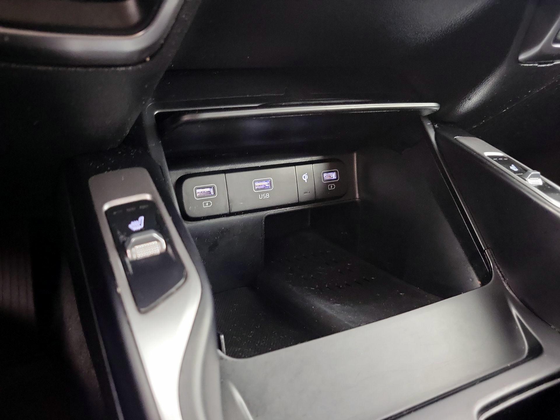 Thumbnail: 2022 Kia Sorento - 19