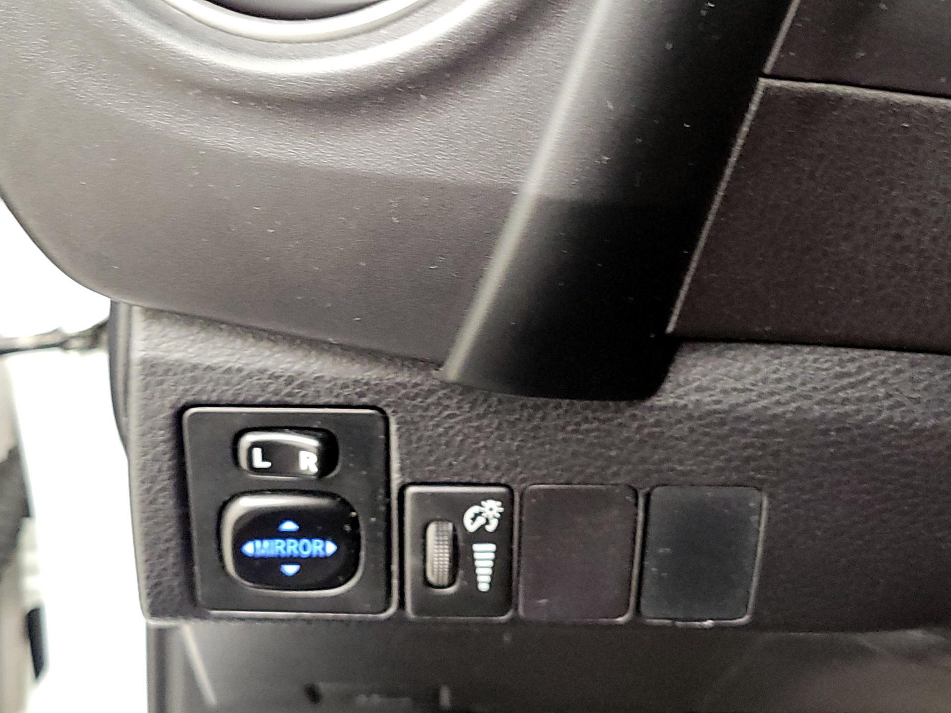 Thumbnail: 2017 Toyota Corolla - 13