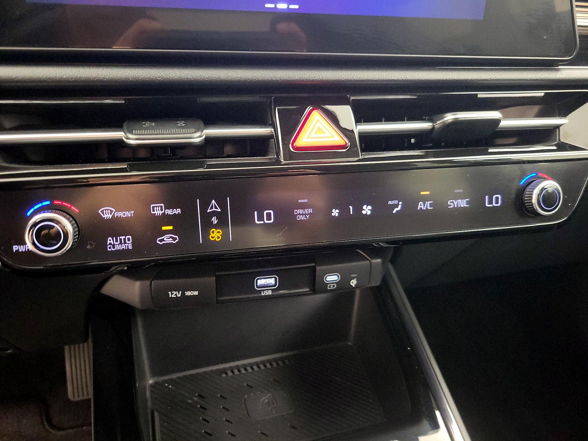 Thumbnail: 2023 Kia Niro - 17