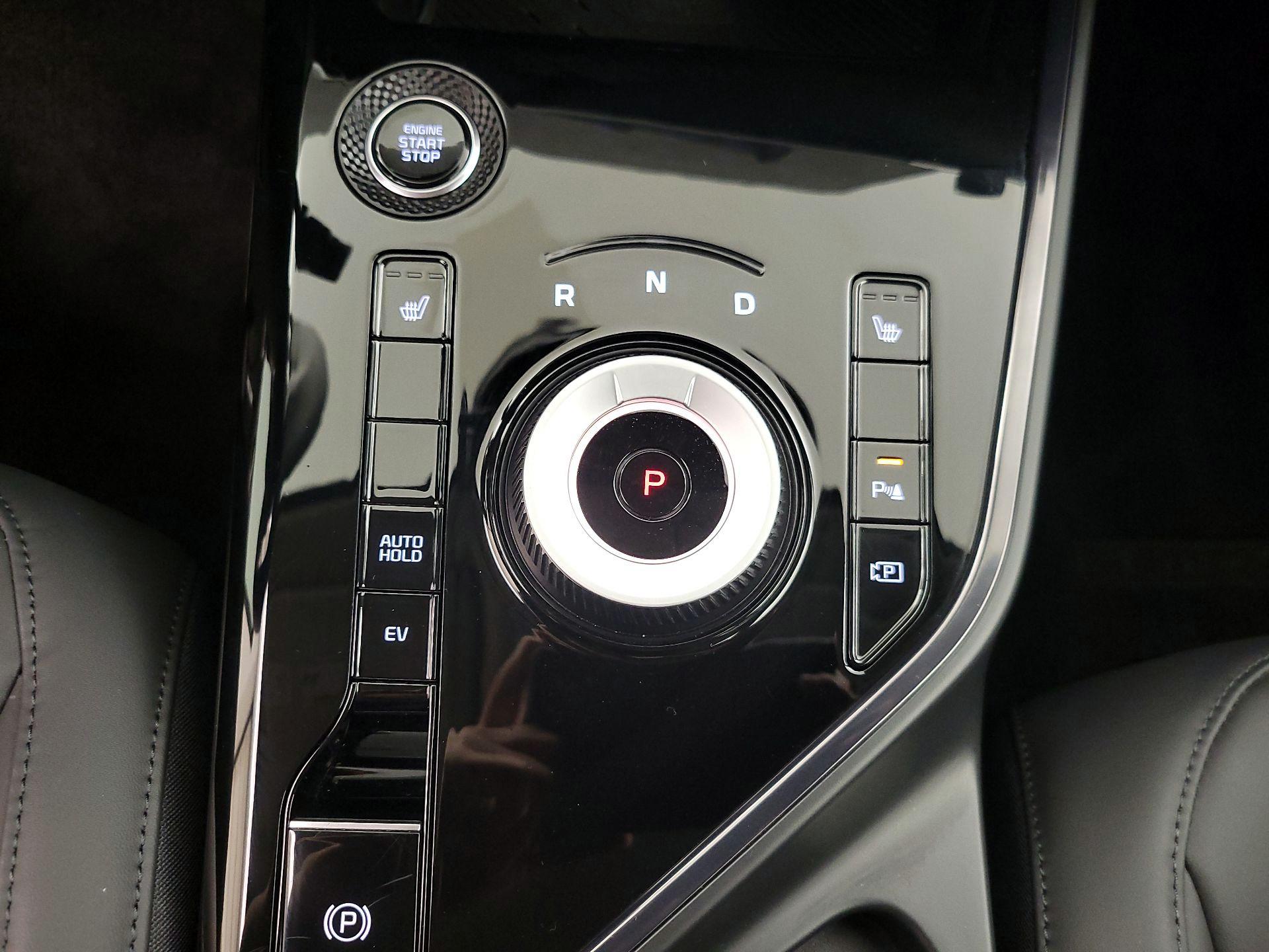 Thumbnail: 2023 Kia Niro - 18