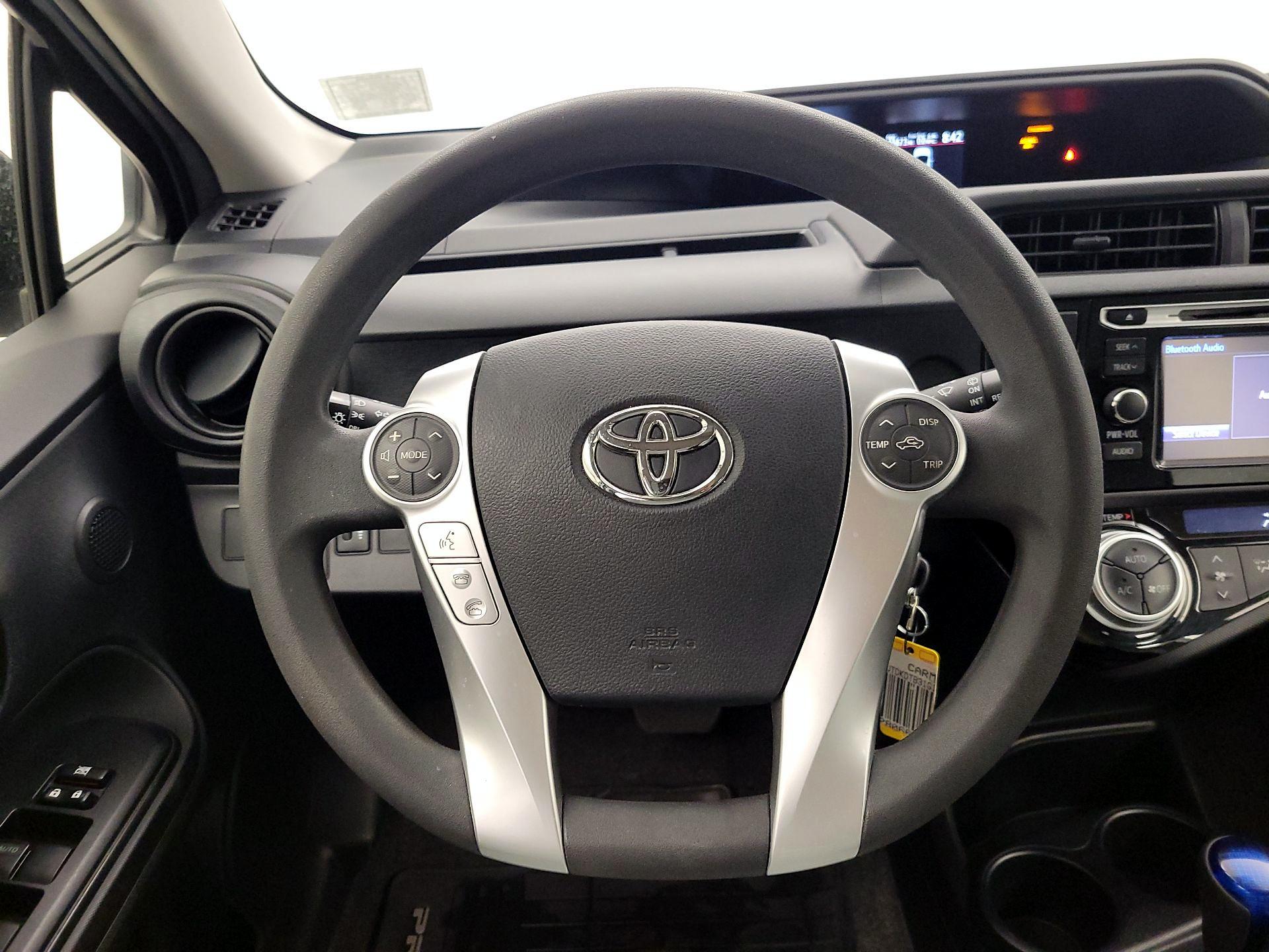 Thumbnail: 2016 Toyota Prius c - 10