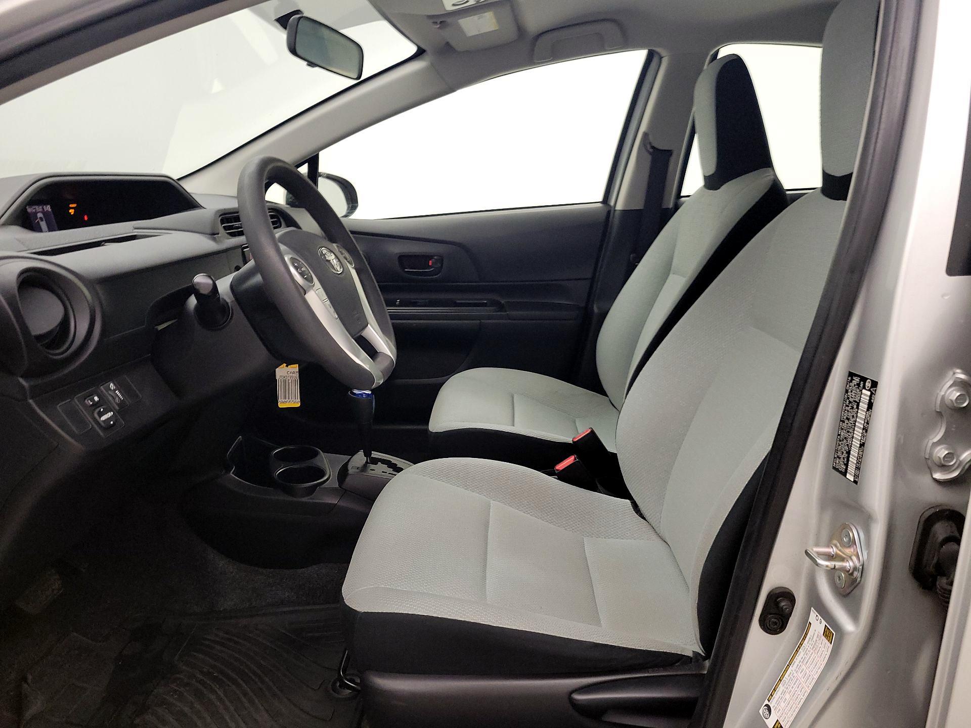 Thumbnail: 2016 Toyota Prius c - 11