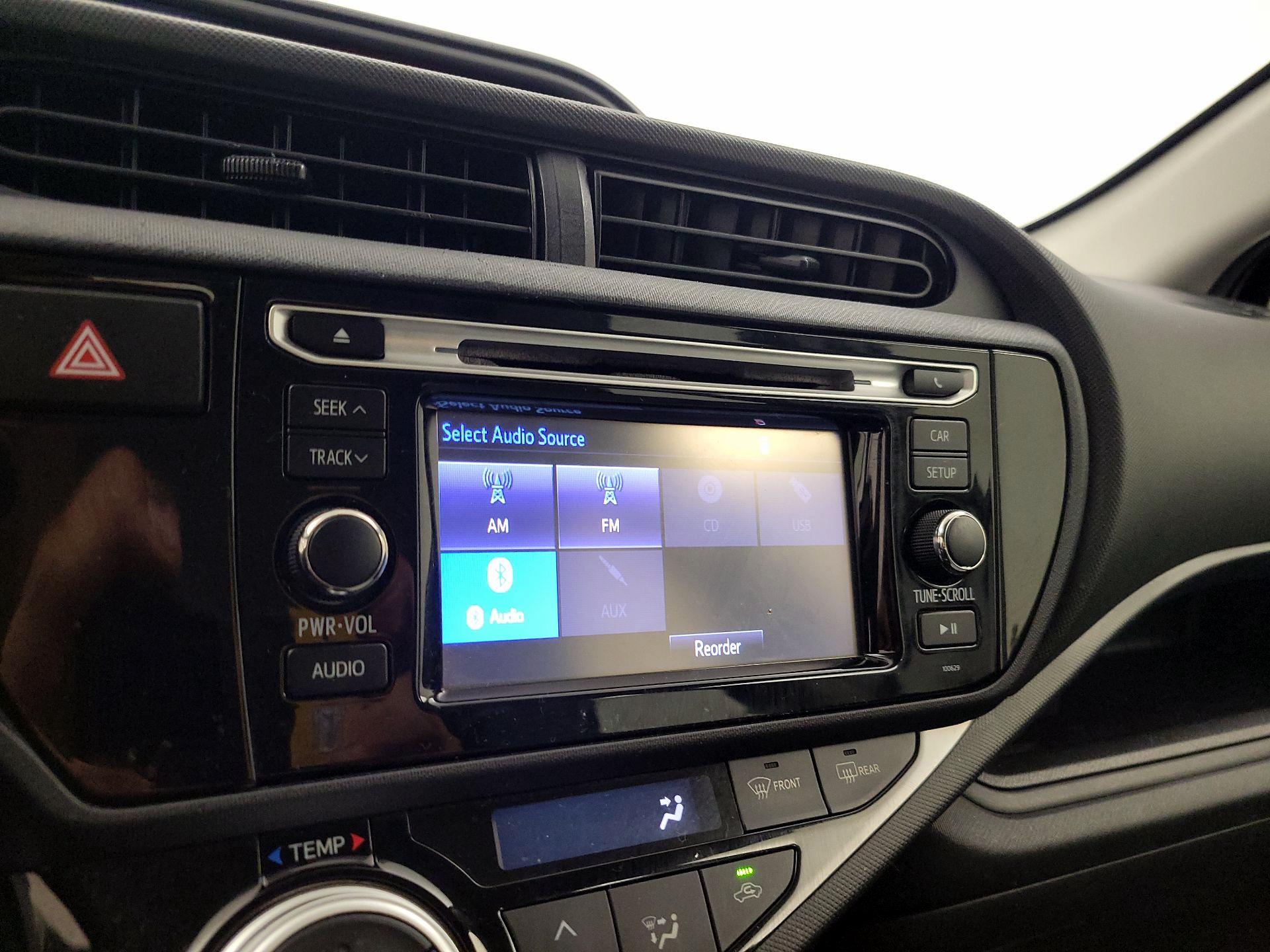 Thumbnail: 2016 Toyota Prius c - 14