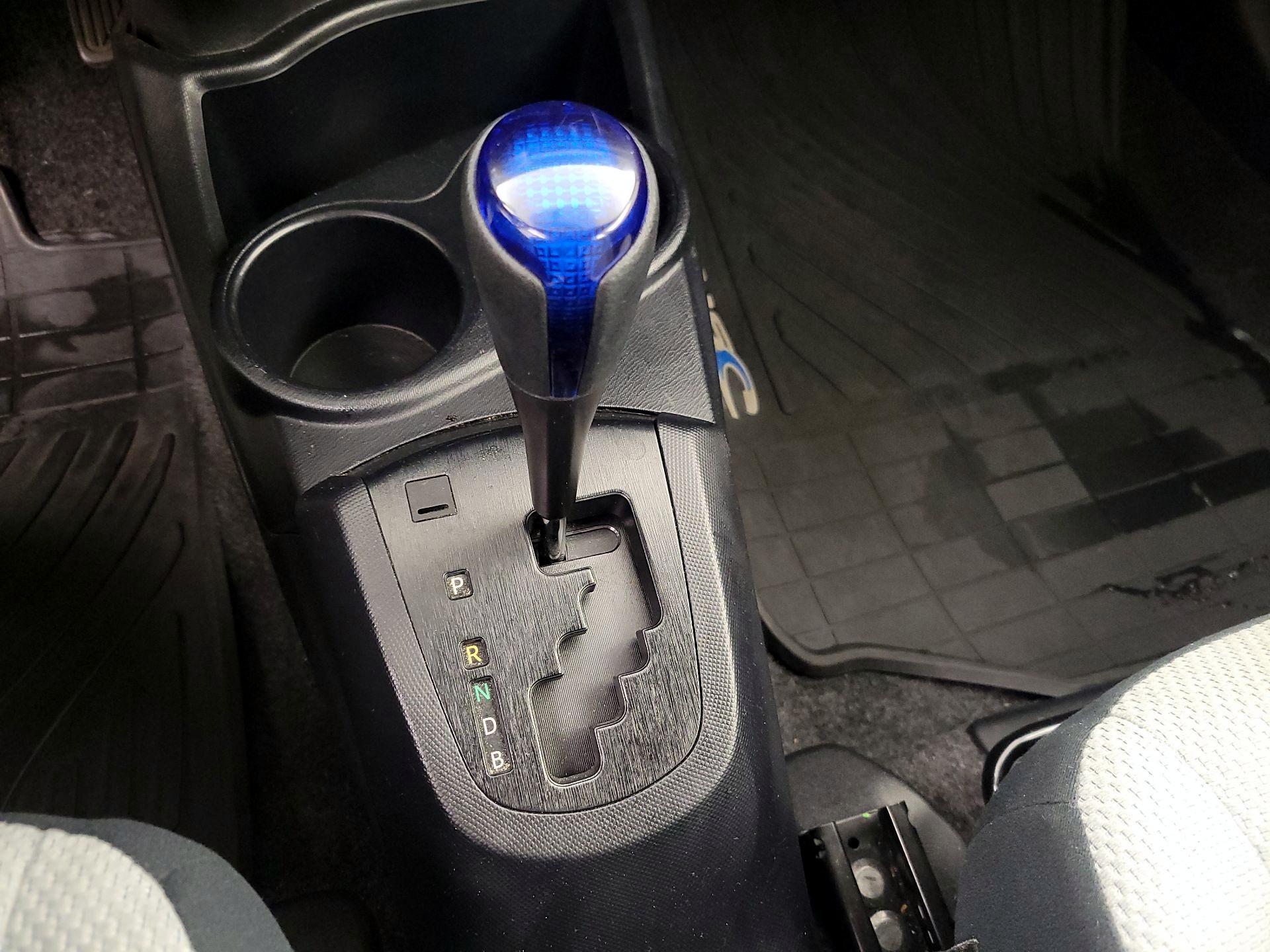 Thumbnail: 2016 Toyota Prius c - 16