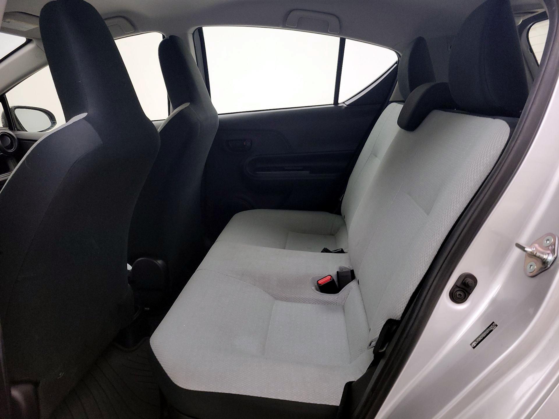 Thumbnail: 2016 Toyota Prius c - 18