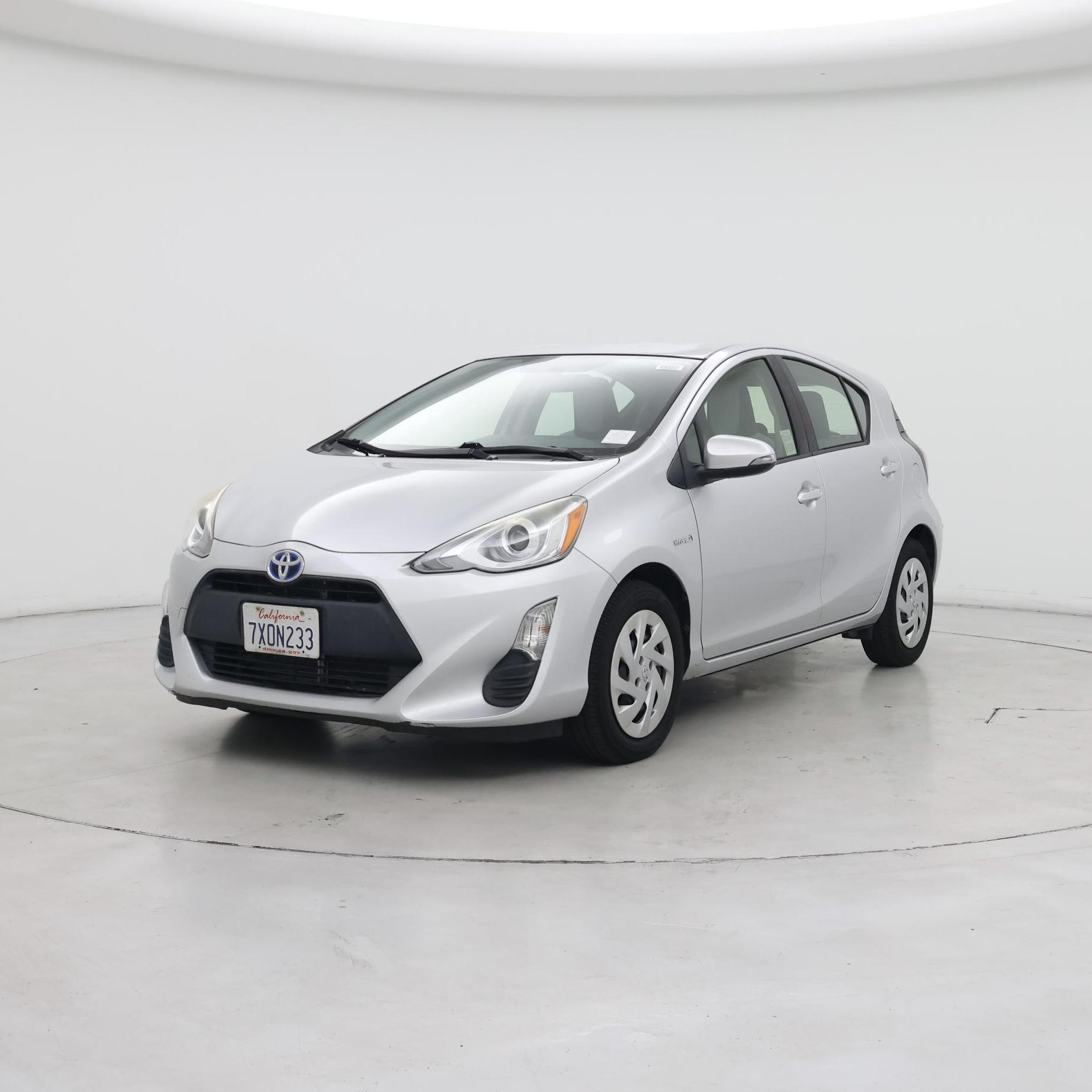 Thumbnail: 2016 Toyota Prius c - 4