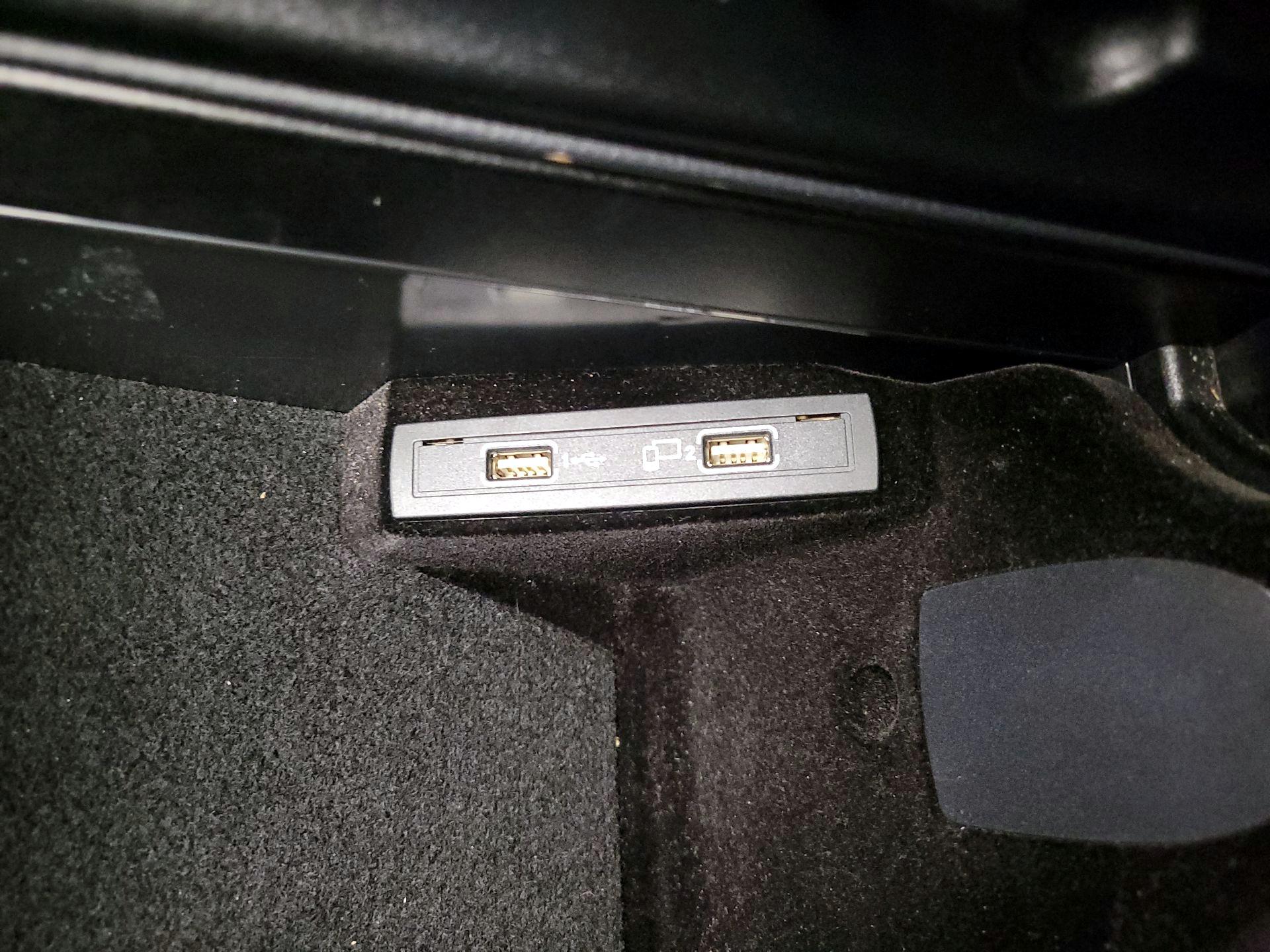 Thumbnail: 2016 Mercedes-Benz E-Class - 18