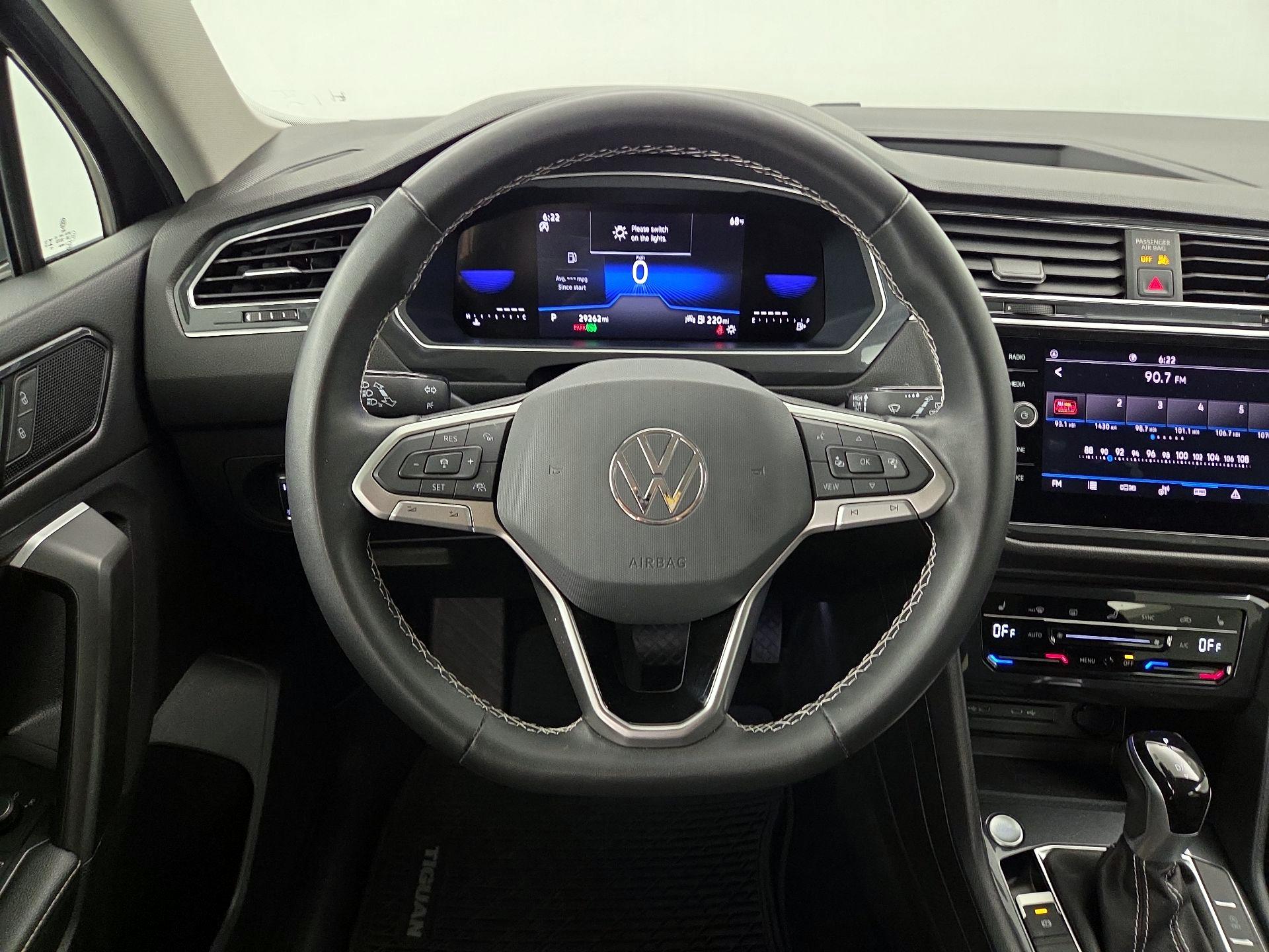 Thumbnail: 2023 Volkswagen Tiguan - 10