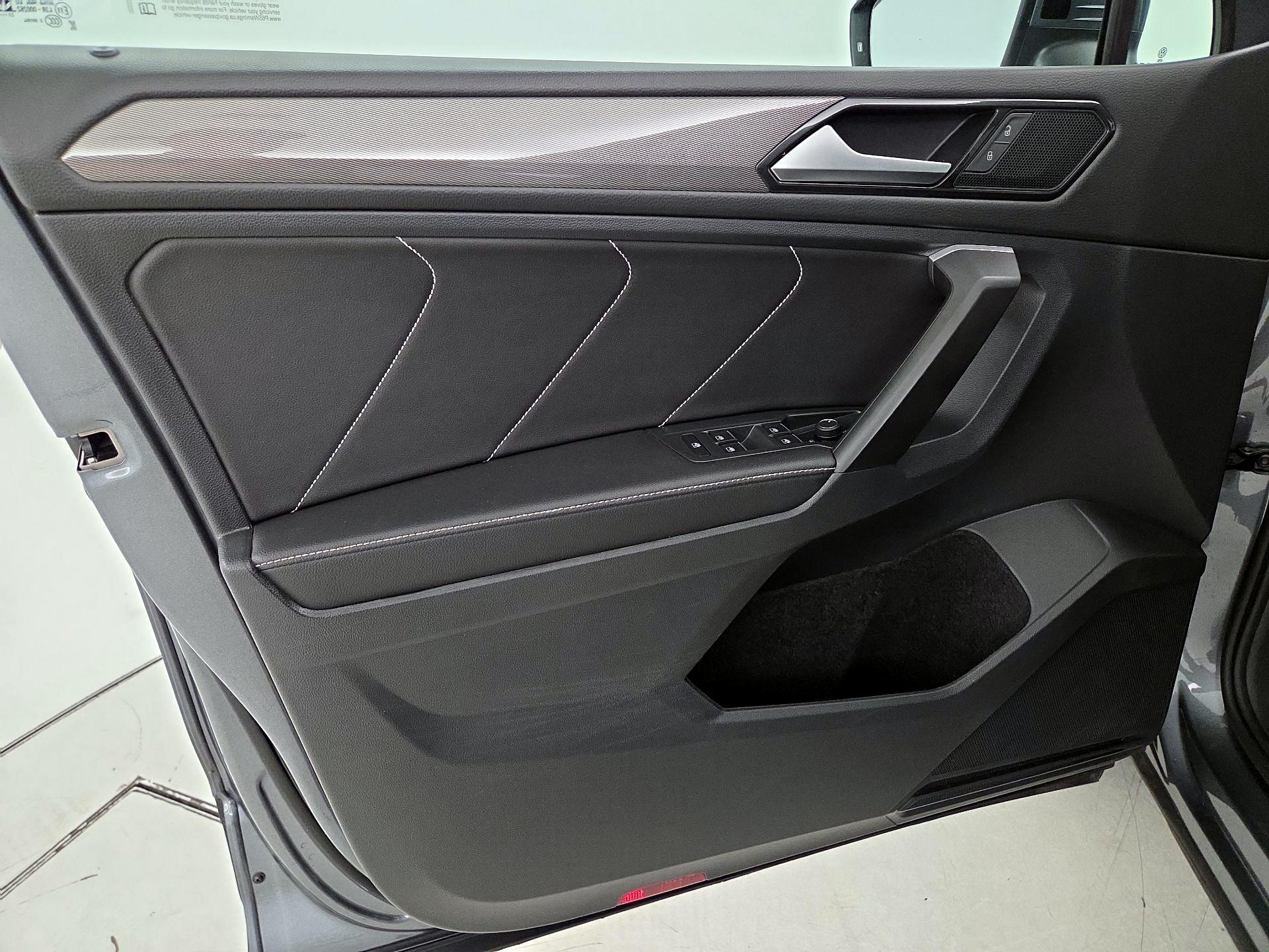 Thumbnail: 2023 Volkswagen Tiguan - 12