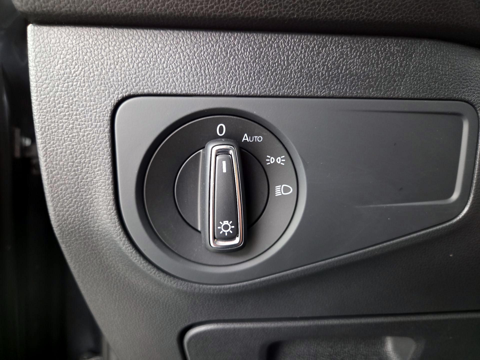 Thumbnail: 2023 Volkswagen Tiguan - 13