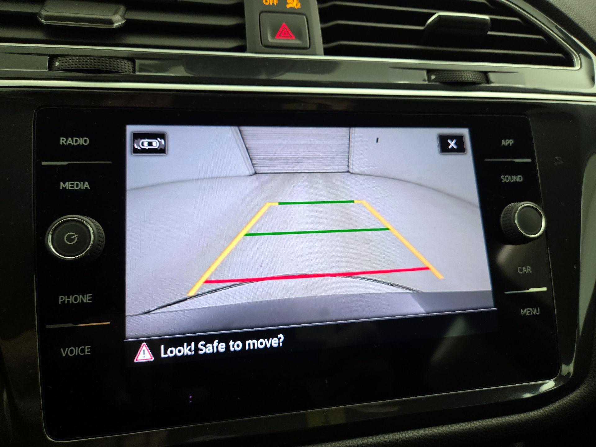 Thumbnail: 2023 Volkswagen Tiguan - 14