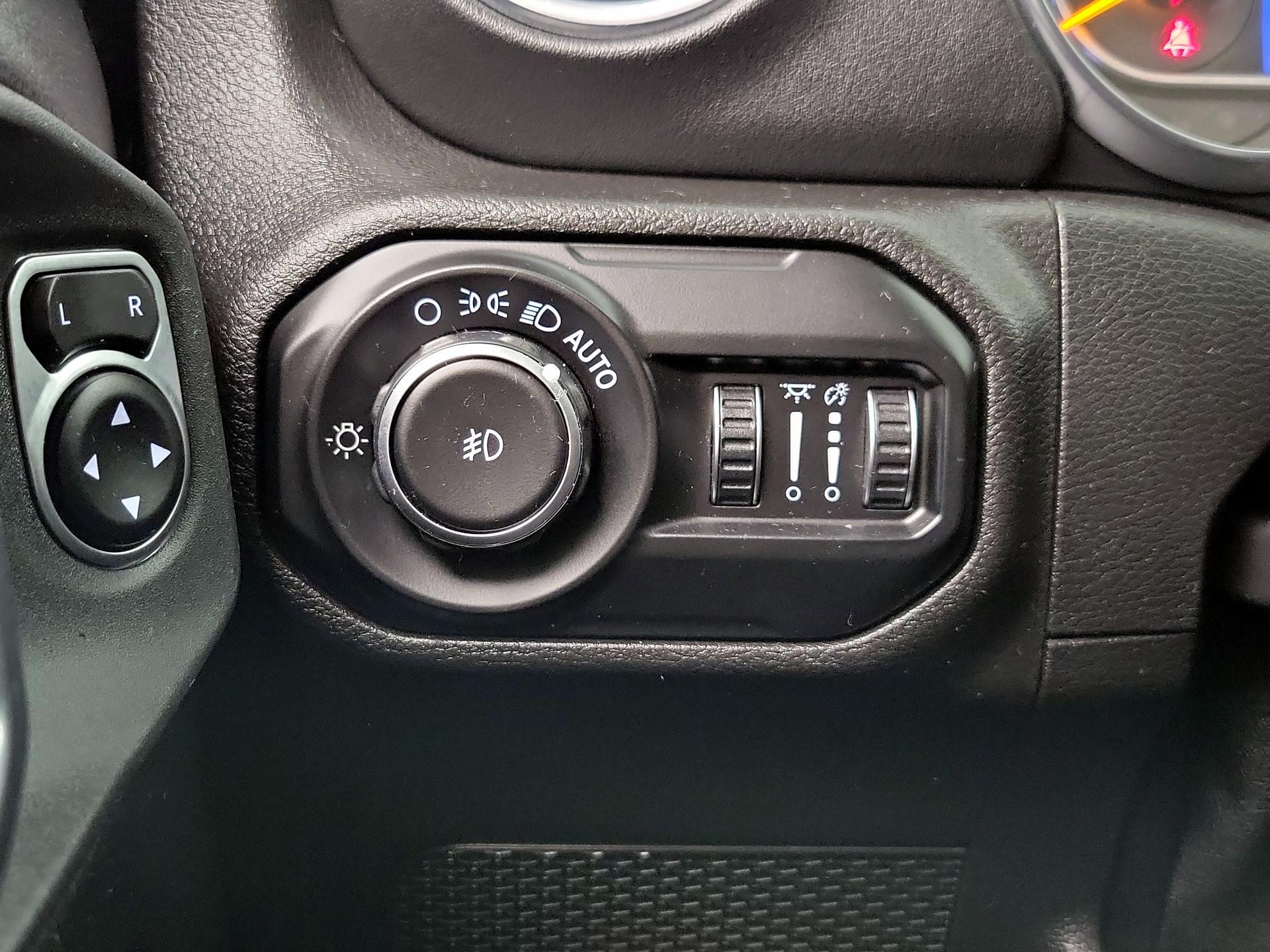 Thumbnail: 2018 Jeep Wrangler - 13