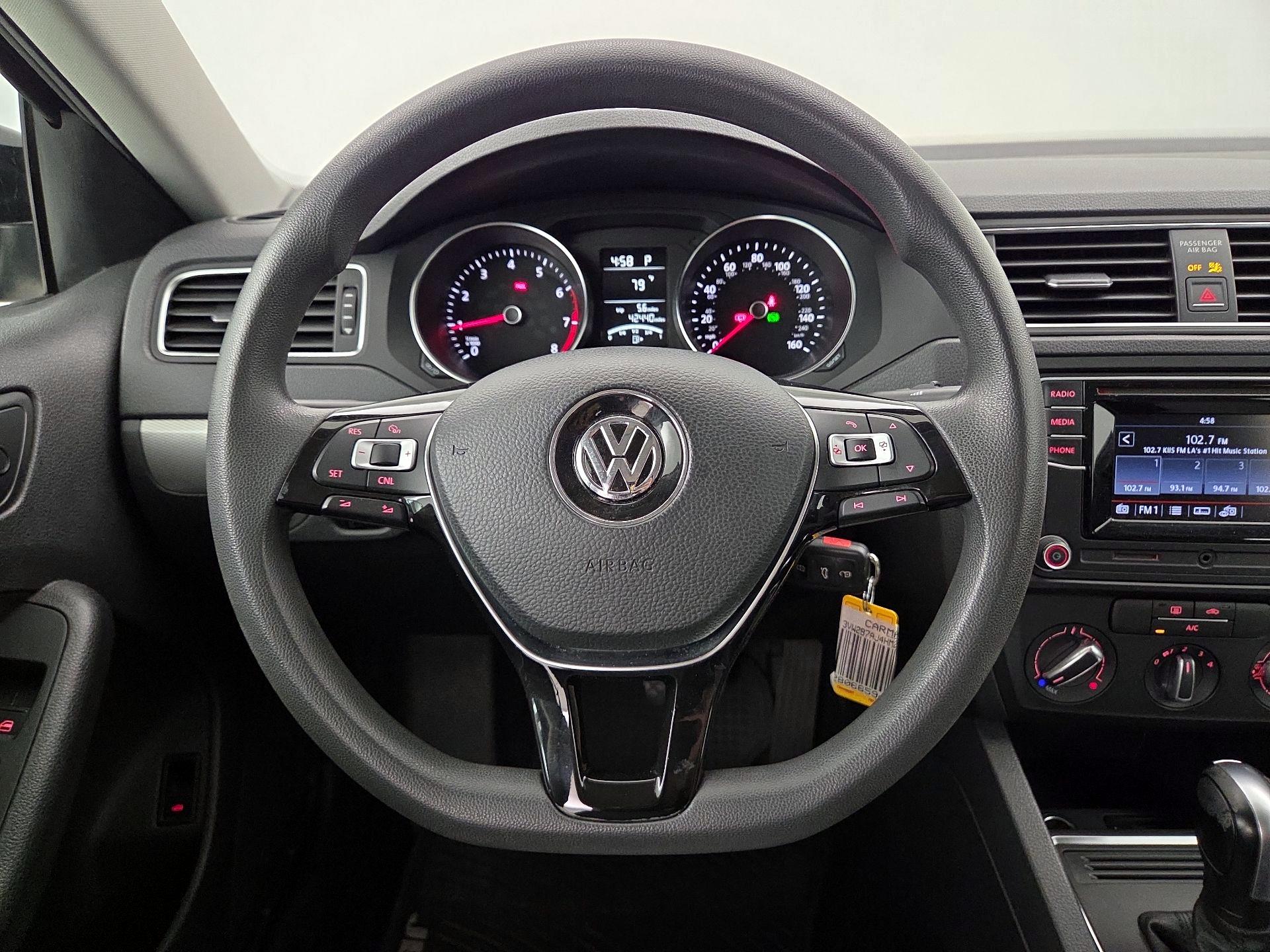 Thumbnail: 2017 Volkswagen Jetta - 10