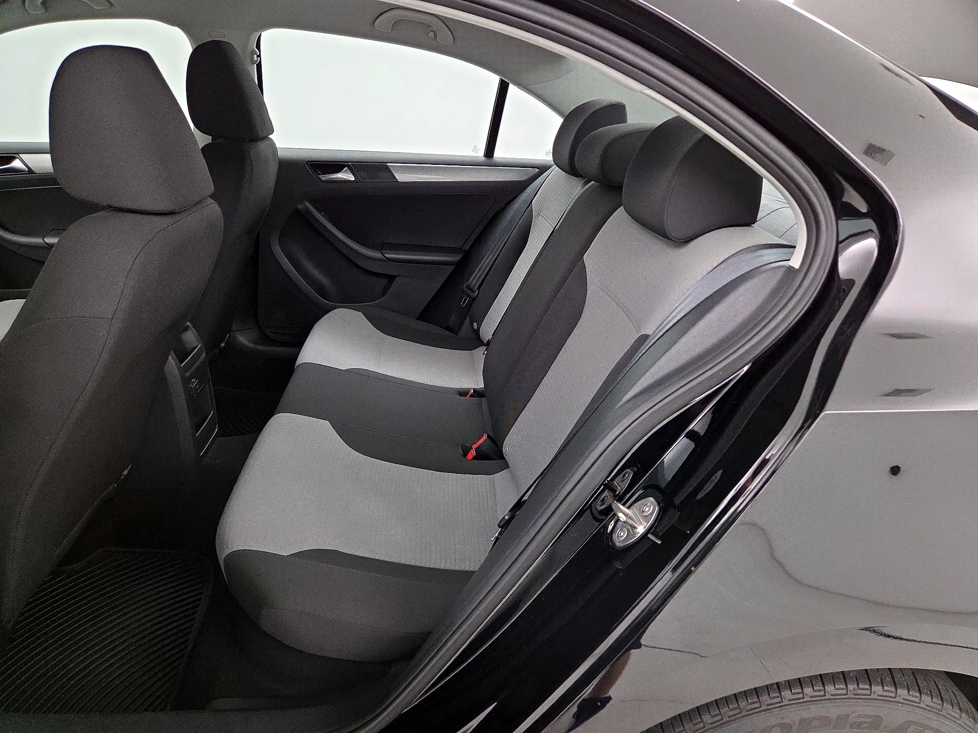 Thumbnail: 2017 Volkswagen Jetta - 19