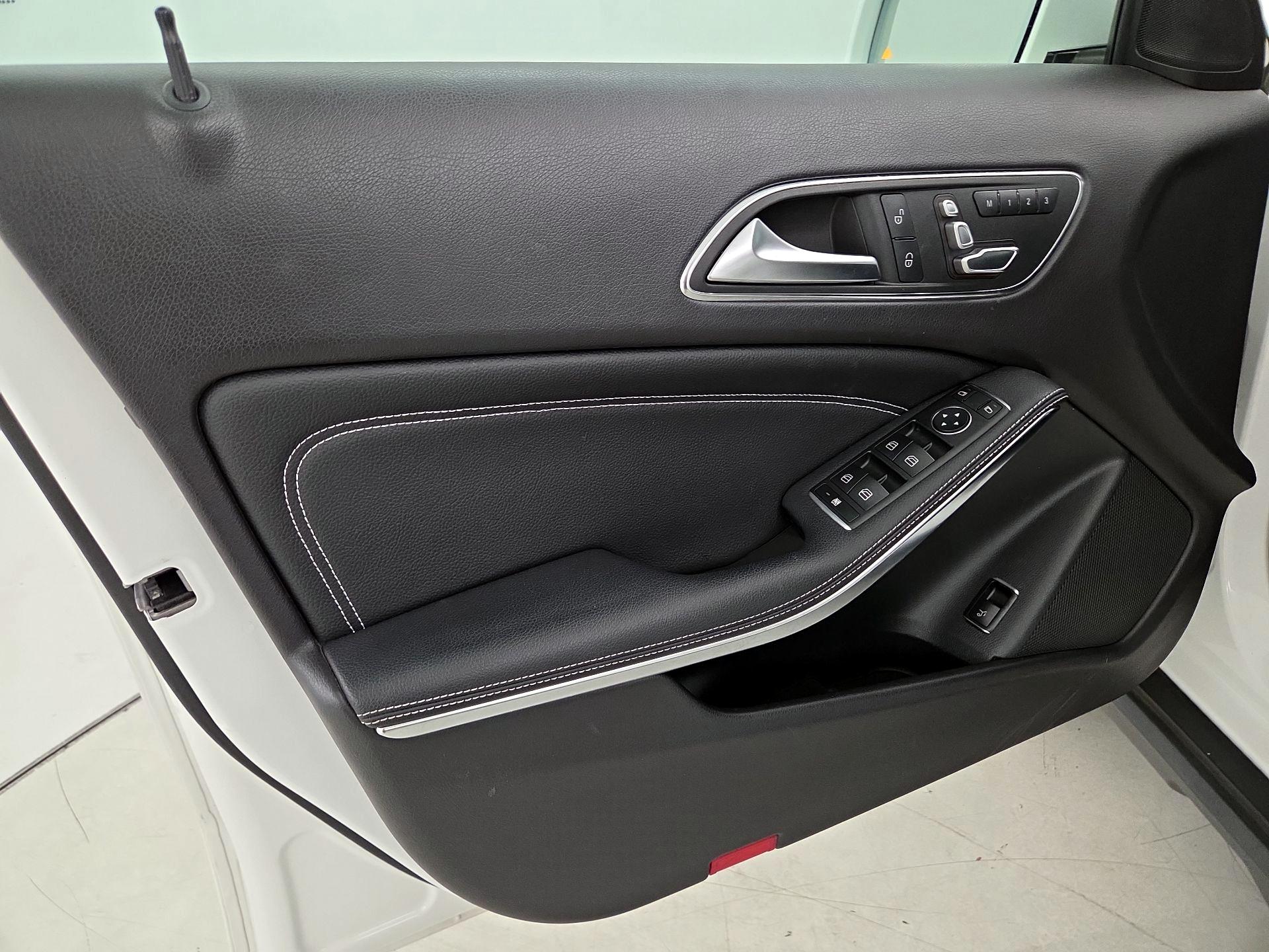 Thumbnail: 2020 Mercedes-Benz GLA - 12