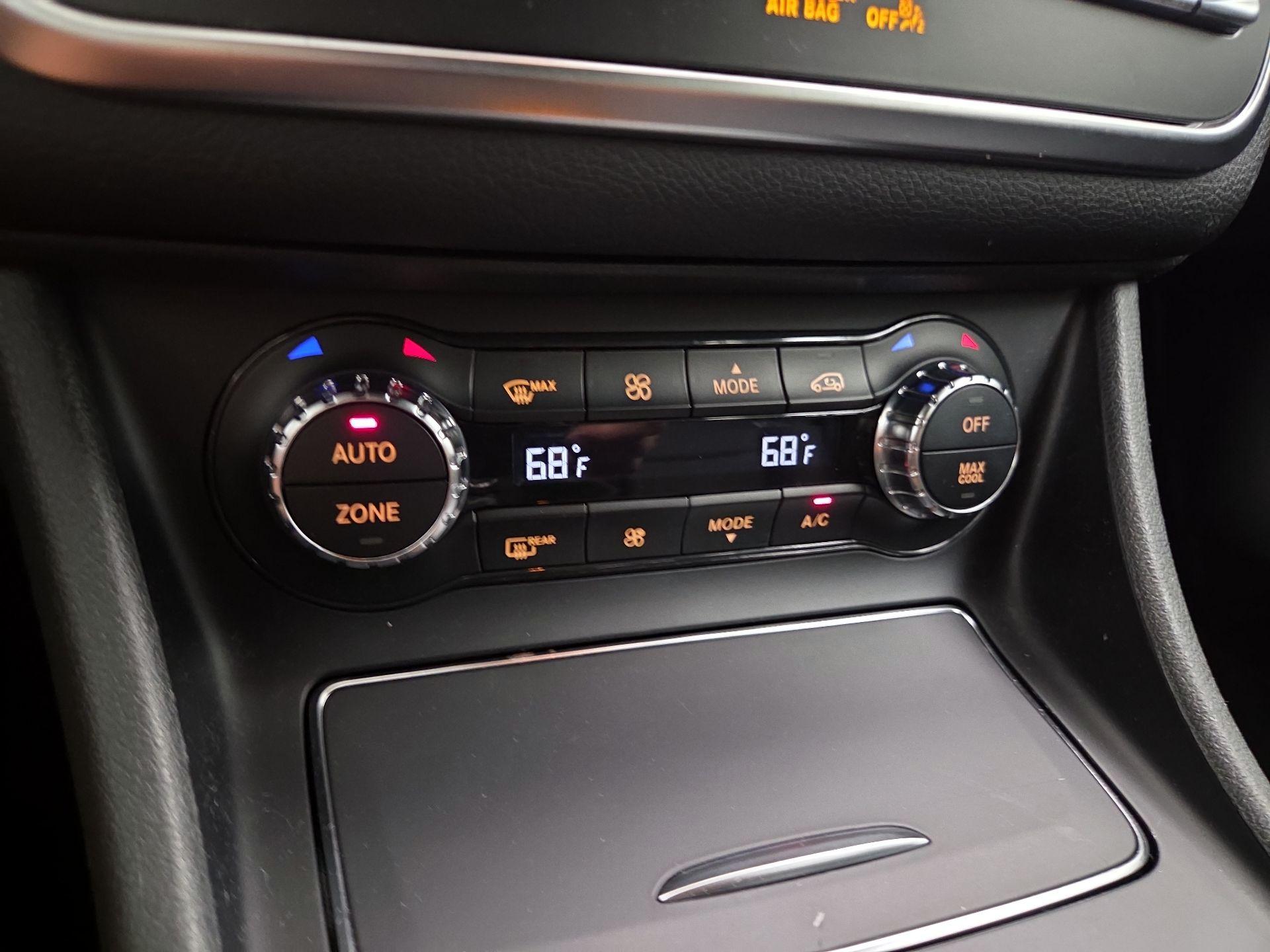 Thumbnail: 2020 Mercedes-Benz GLA - 16