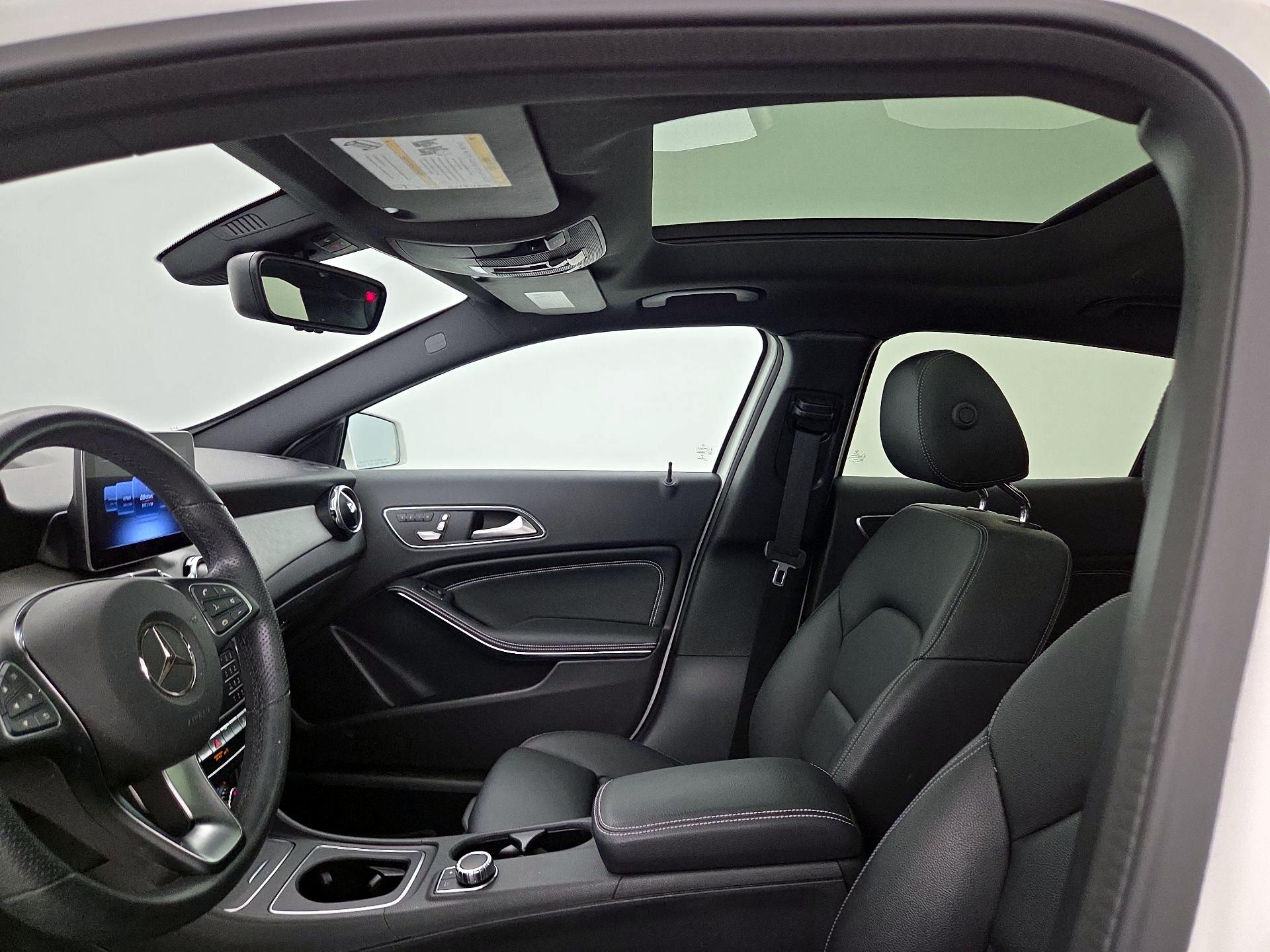 Thumbnail: 2020 Mercedes-Benz GLA - 19