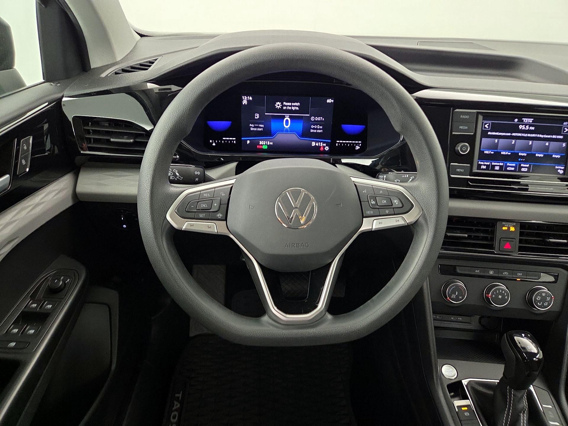 Thumbnail: 2022 Volkswagen Taos - 10