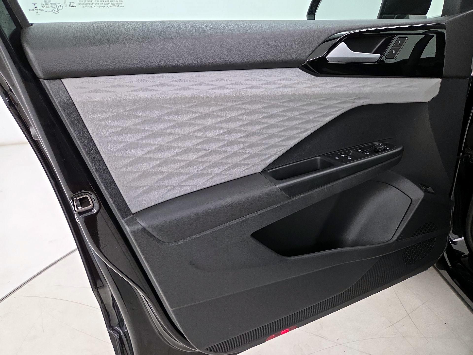 Thumbnail: 2022 Volkswagen Taos - 12