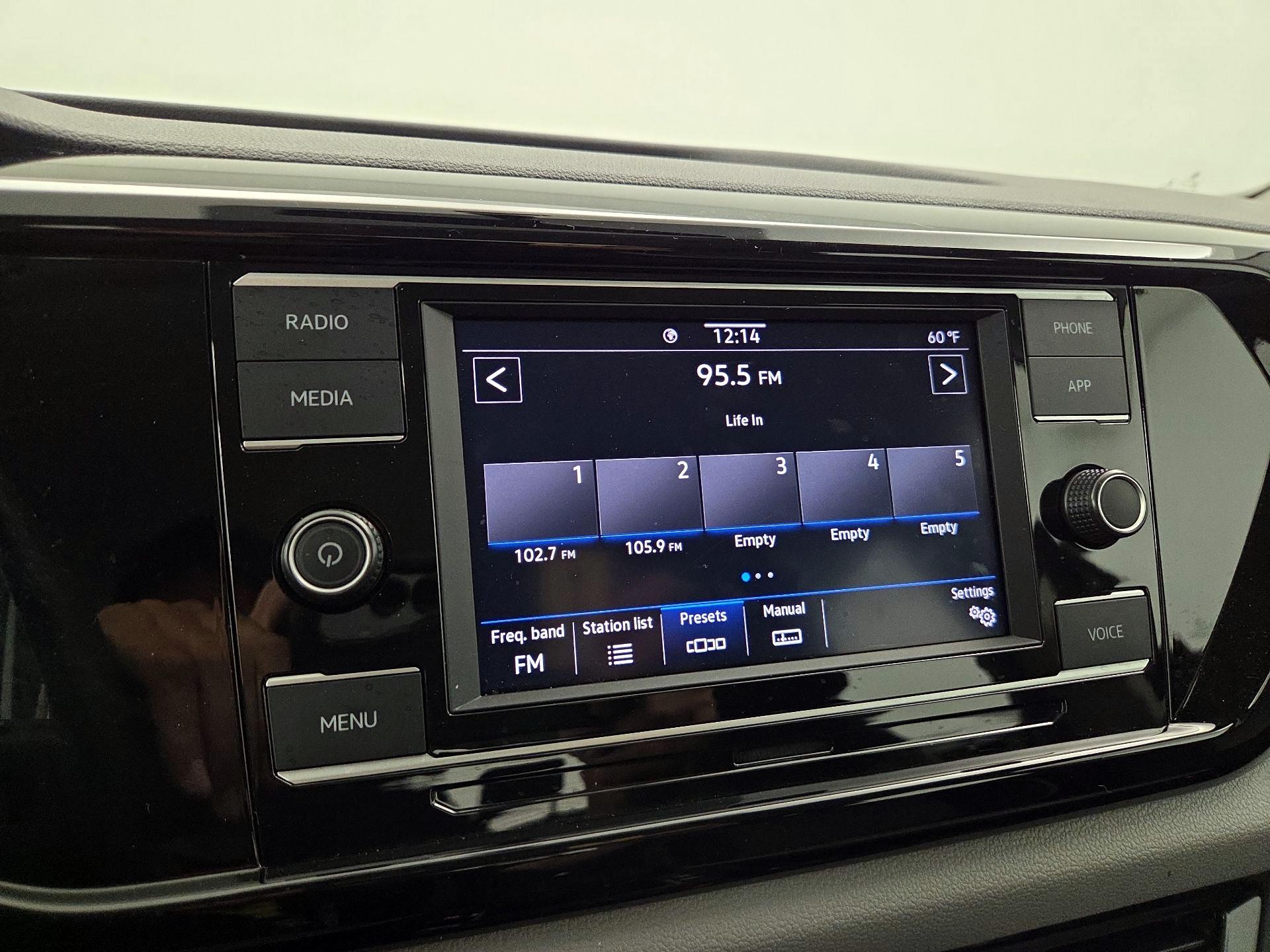 Thumbnail: 2022 Volkswagen Taos - 15