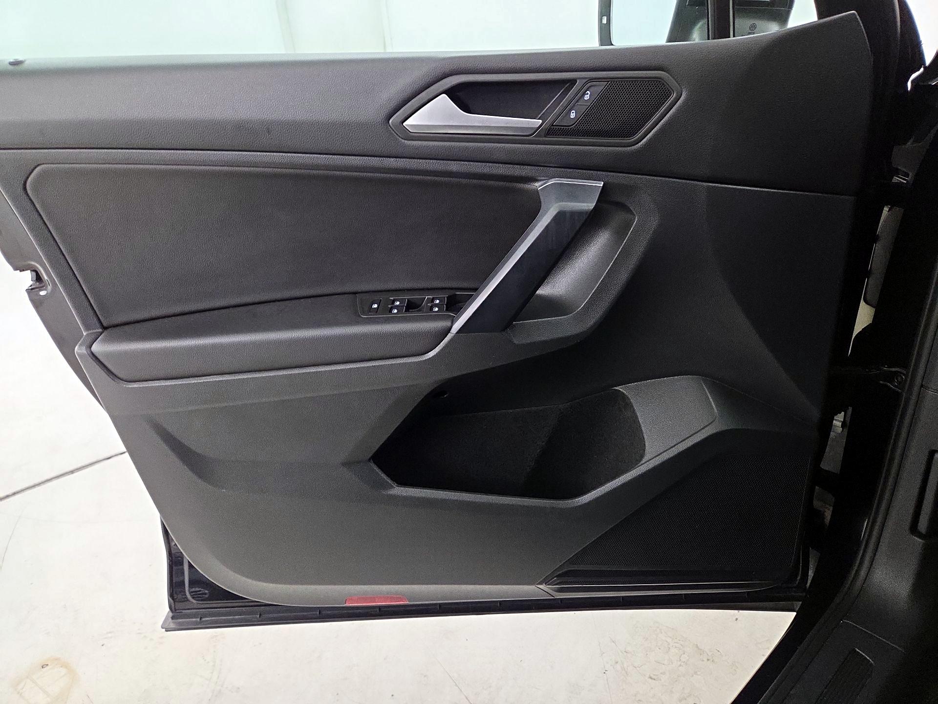 Thumbnail: 2021 Volkswagen Tiguan - 12